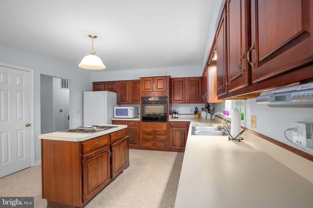 3906 DORAN RD, FREDERICKSBURG, Virginia 22407, 4 Bedrooms Bedrooms, ,3 BathroomsBathrooms,Residential,3906 DORAN RD,VASP2041554 MLS # VASP2041554