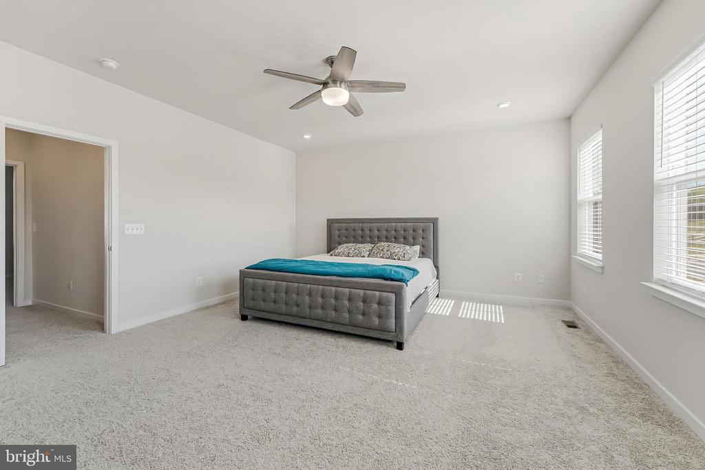 2405 NEWTON DR, JEFFERSONTON, Virginia 22724, 5 Bedrooms Bedrooms, ,5 BathroomsBathrooms,Residential,2405 NEWTON DR,VACU2013440 MLS # VACU2013440
