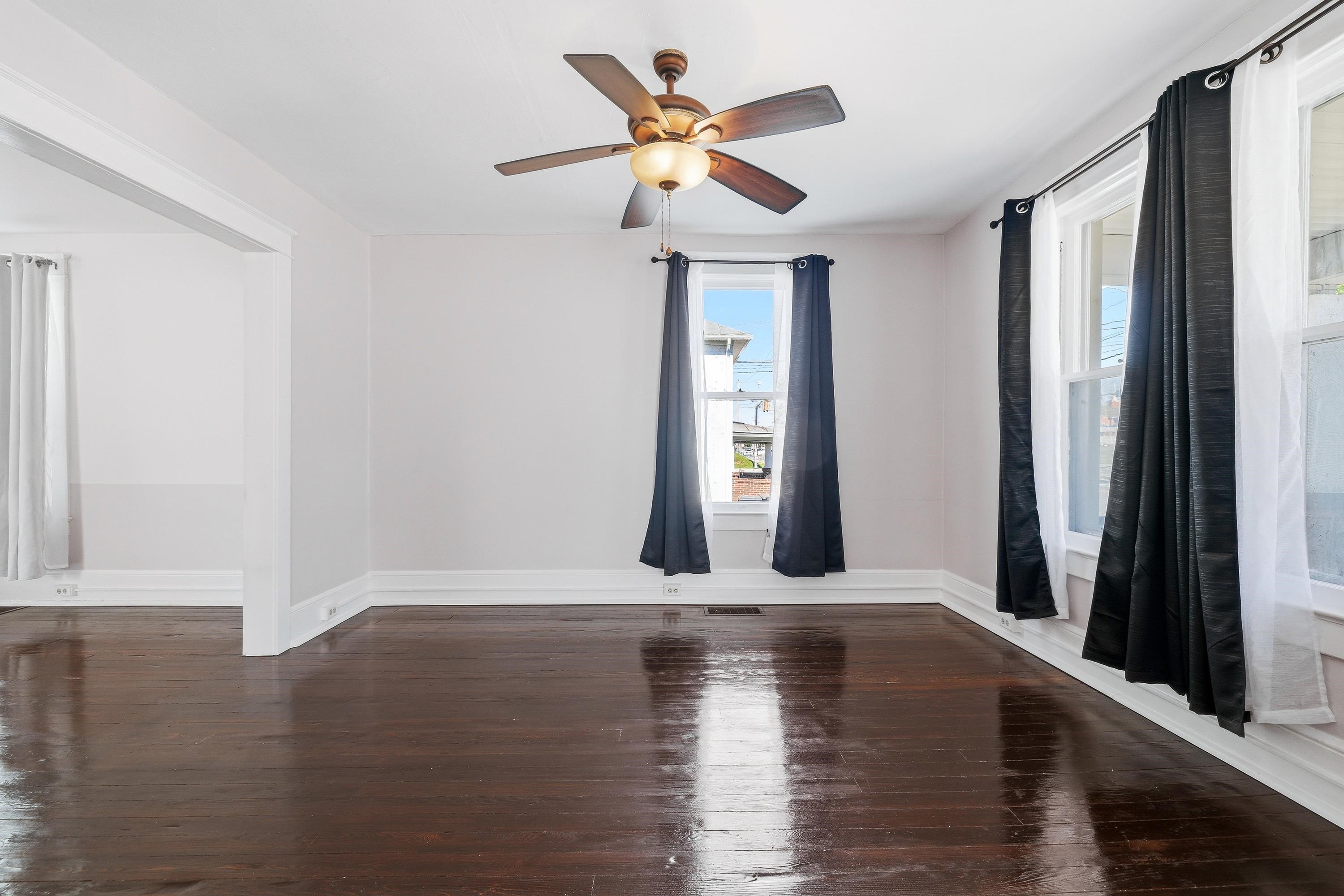 519 W MARKET ST, HARRISONBURG, Virginia 22801, 3 Bedrooms Bedrooms, ,1 BathroomBathrooms,Residential,519 W MARKET ST,676669 MLS # 676669