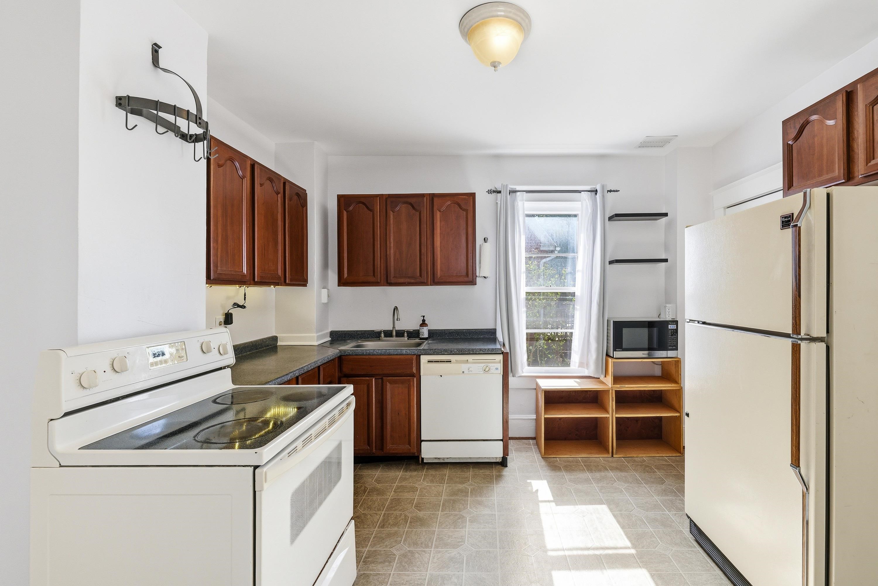 519 W MARKET ST, HARRISONBURG, Virginia 22801, 3 Bedrooms Bedrooms, ,1 BathroomBathrooms,Residential,519 W MARKET ST,676669 MLS # 676669