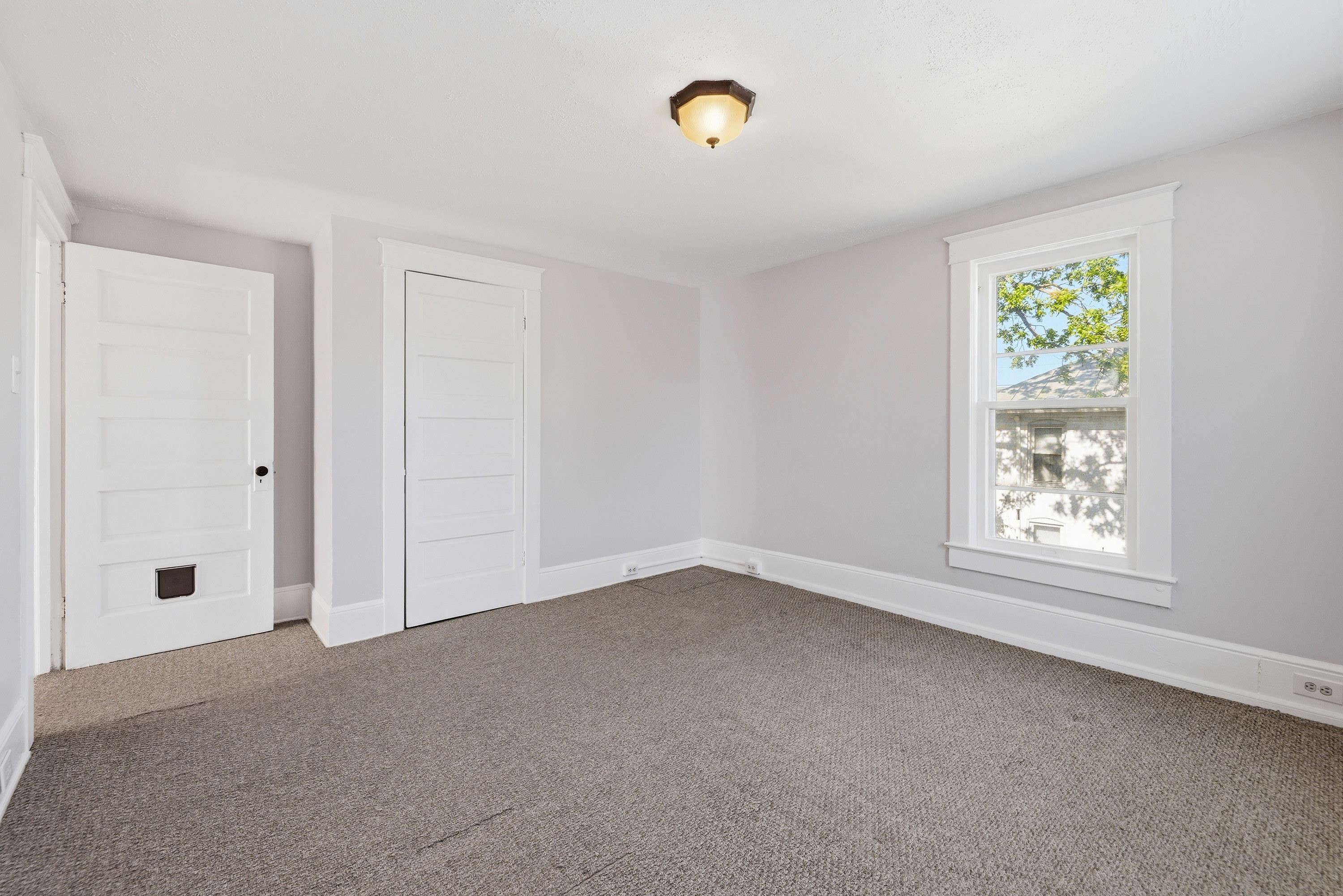 519 W MARKET ST, HARRISONBURG, Virginia 22801, 3 Bedrooms Bedrooms, ,1 BathroomBathrooms,Residential,519 W MARKET ST,676669 MLS # 676669