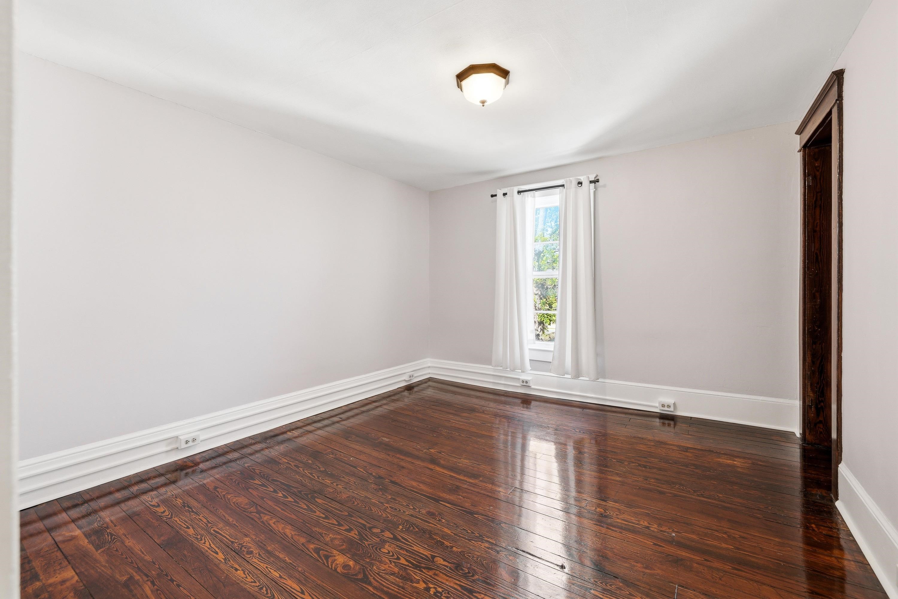 519 W MARKET ST, HARRISONBURG, Virginia 22801, 3 Bedrooms Bedrooms, ,1 BathroomBathrooms,Residential,519 W MARKET ST,676669 MLS # 676669