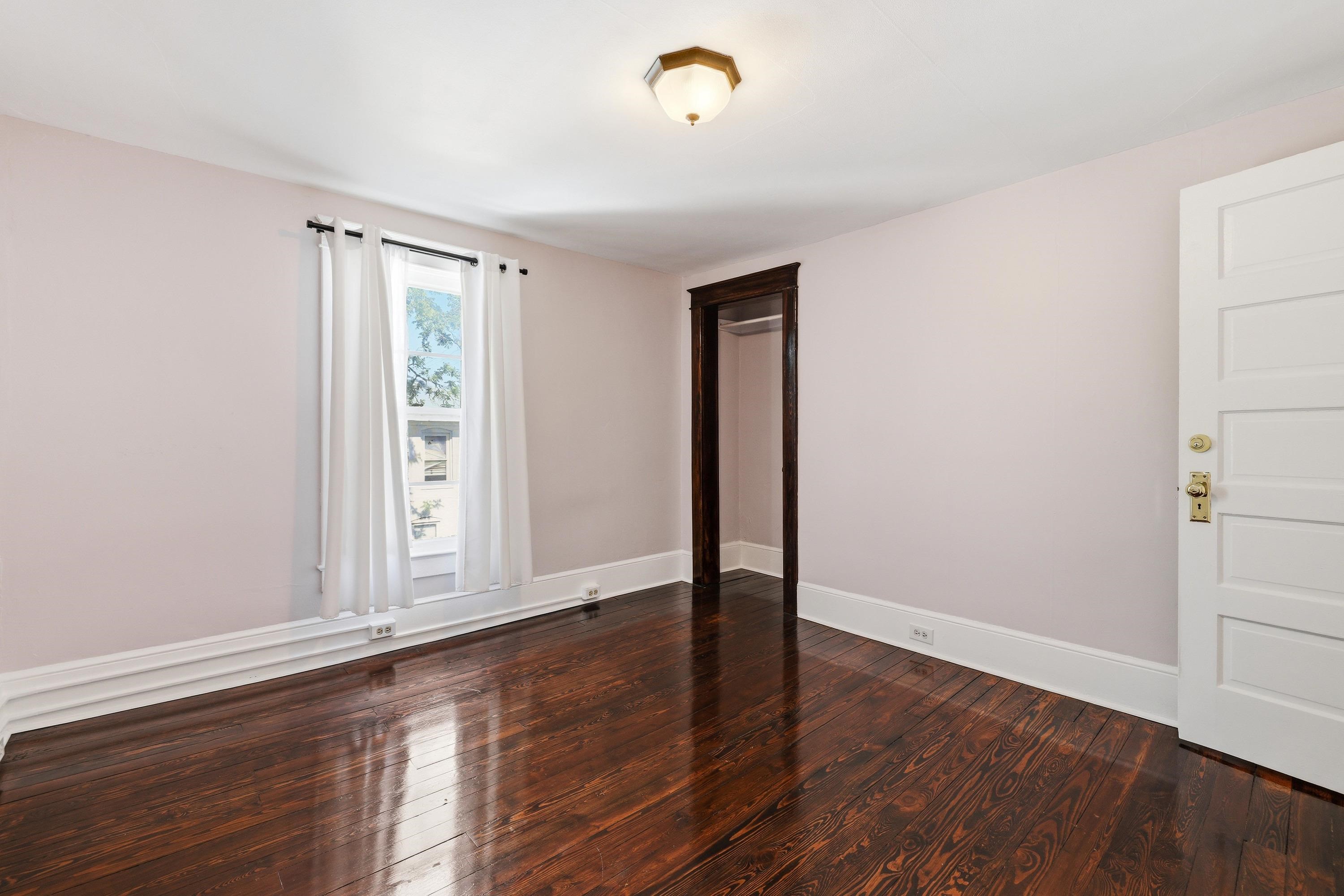 519 W MARKET ST, HARRISONBURG, Virginia 22801, 3 Bedrooms Bedrooms, ,1 BathroomBathrooms,Residential,519 W MARKET ST,676669 MLS # 676669