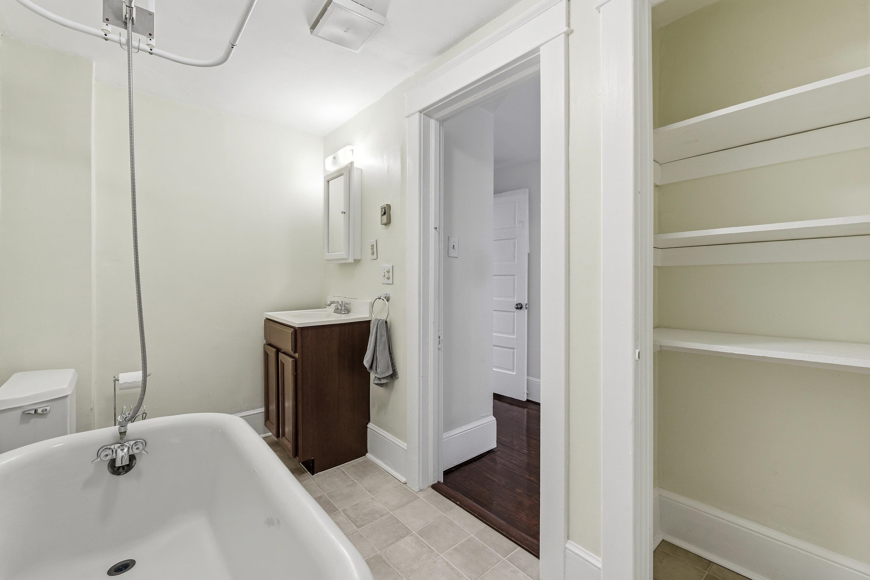 519 W MARKET ST, HARRISONBURG, Virginia 22801, 3 Bedrooms Bedrooms, ,1 BathroomBathrooms,Residential,519 W MARKET ST,676669 MLS # 676669