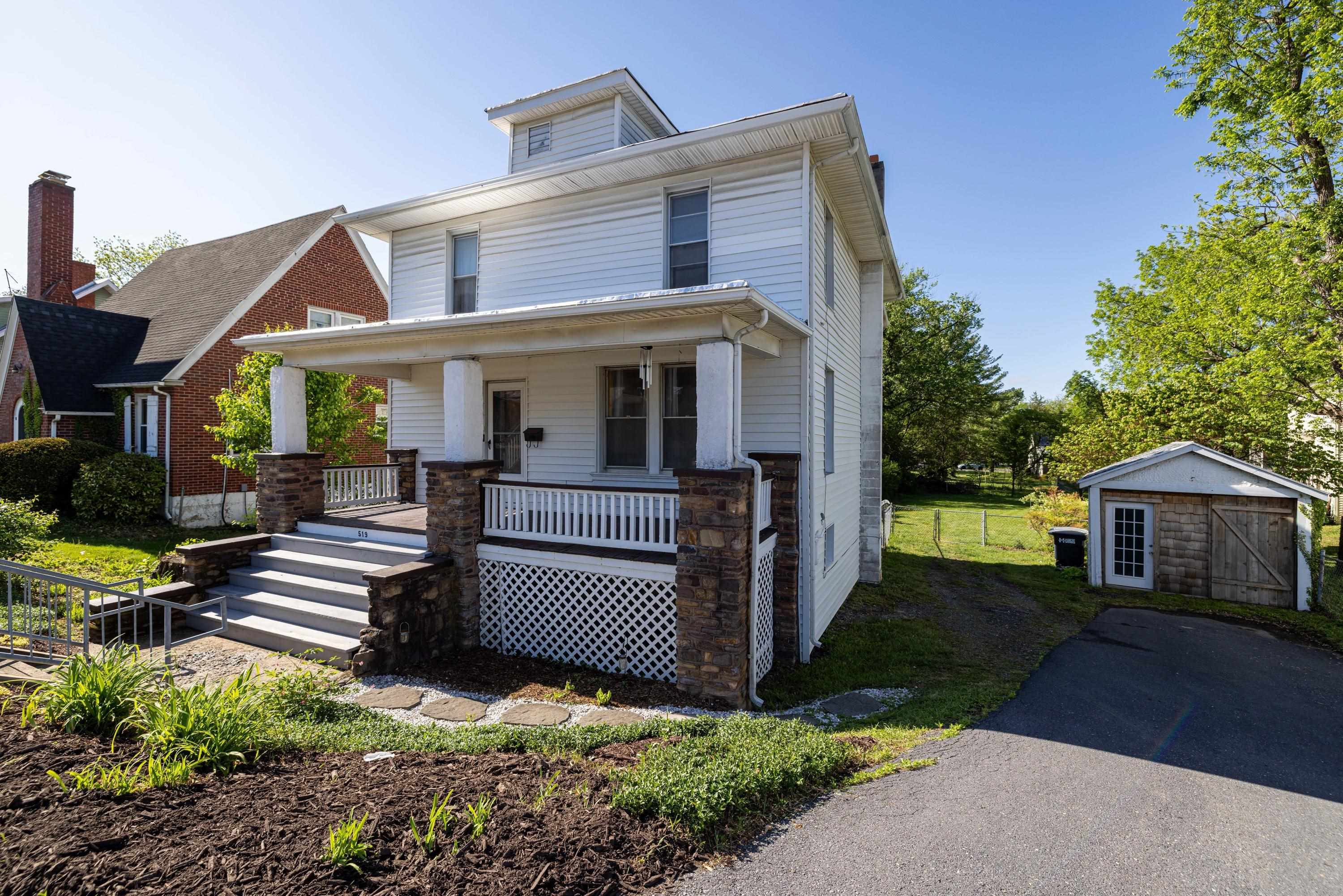 519 W MARKET ST, HARRISONBURG, Virginia 22801, 3 Bedrooms Bedrooms, ,1 BathroomBathrooms,Residential,519 W MARKET ST,676669 MLS # 676669