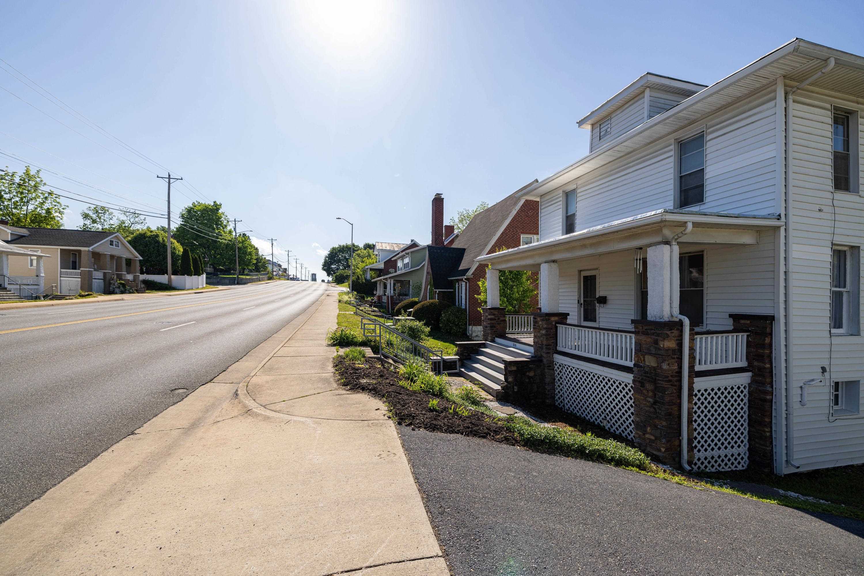 519 W MARKET ST, HARRISONBURG, Virginia 22801, 3 Bedrooms Bedrooms, ,1 BathroomBathrooms,Residential,519 W MARKET ST,676669 MLS # 676669