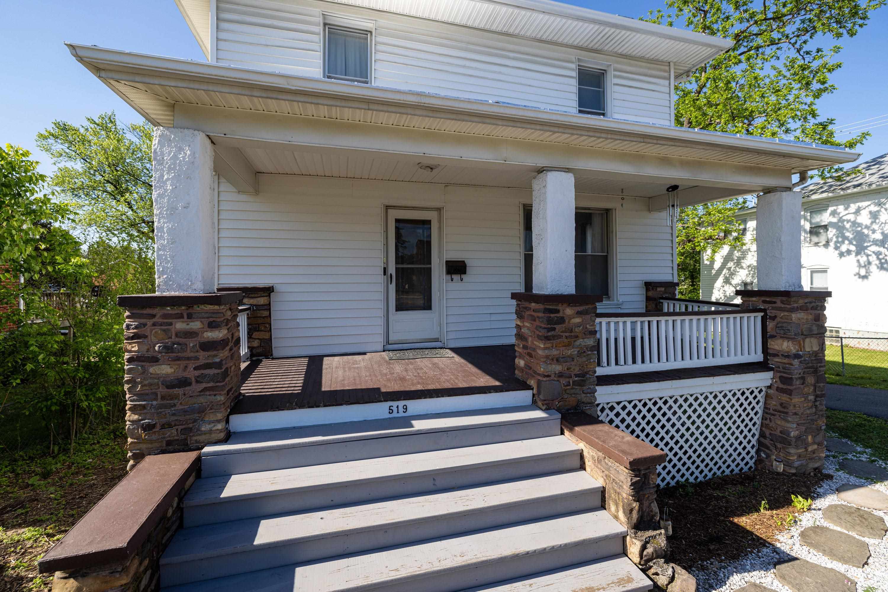 519 W MARKET ST, HARRISONBURG, Virginia 22801, 3 Bedrooms Bedrooms, ,1 BathroomBathrooms,Residential,519 W MARKET ST,676669 MLS # 676669
