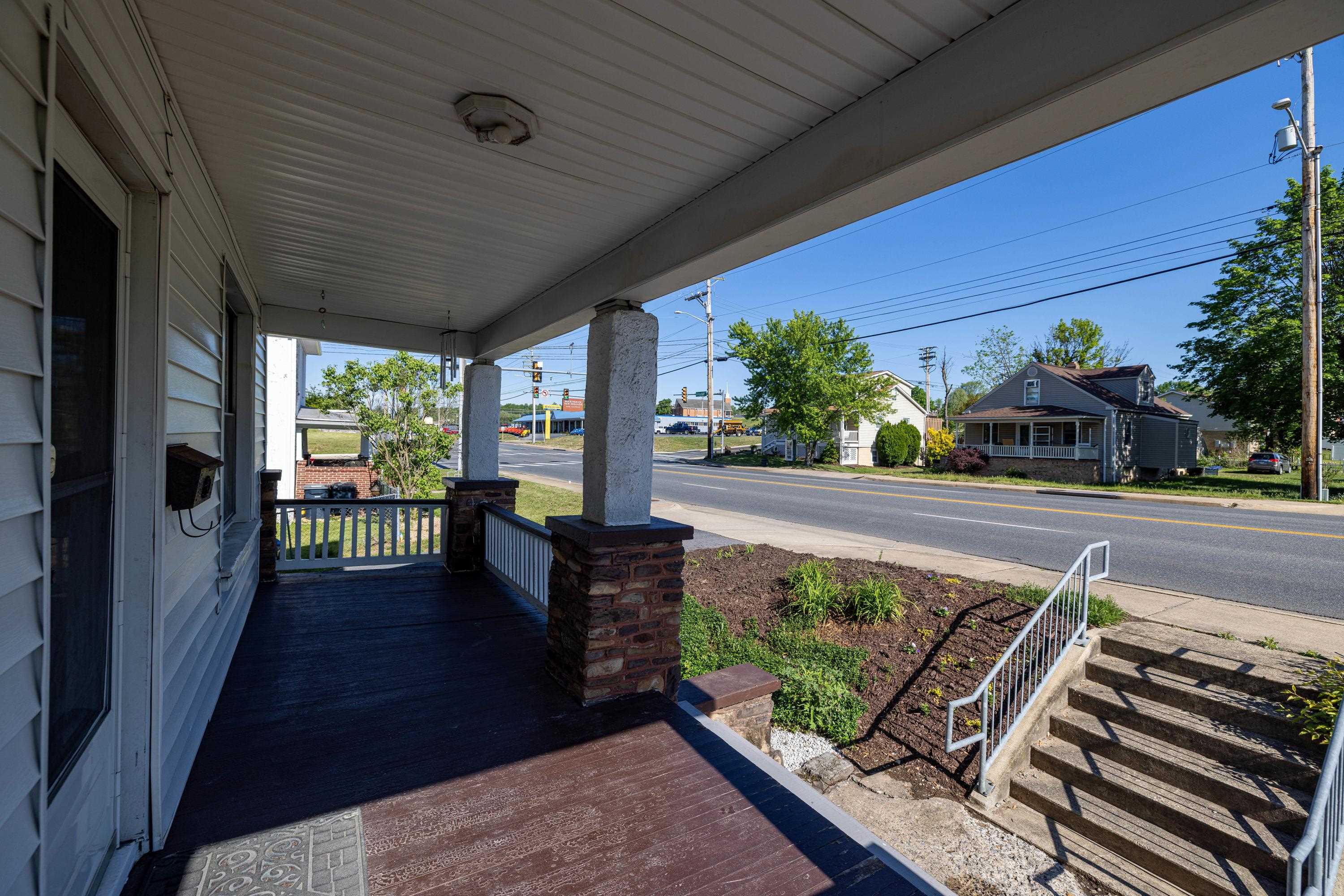 519 W MARKET ST, HARRISONBURG, Virginia 22801, 3 Bedrooms Bedrooms, ,1 BathroomBathrooms,Residential,519 W MARKET ST,676669 MLS # 676669