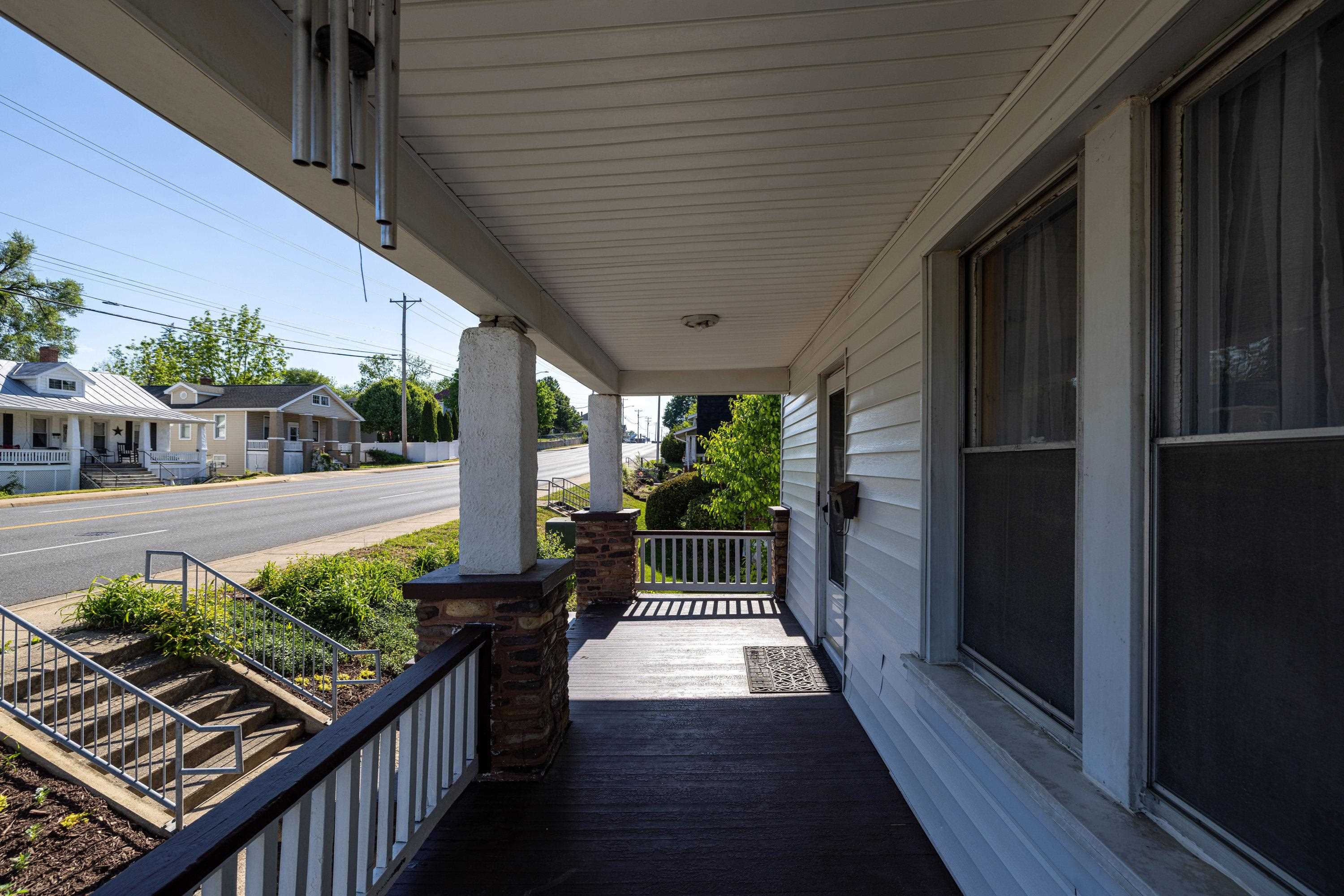 519 W MARKET ST, HARRISONBURG, Virginia 22801, 3 Bedrooms Bedrooms, ,1 BathroomBathrooms,Residential,519 W MARKET ST,676669 MLS # 676669