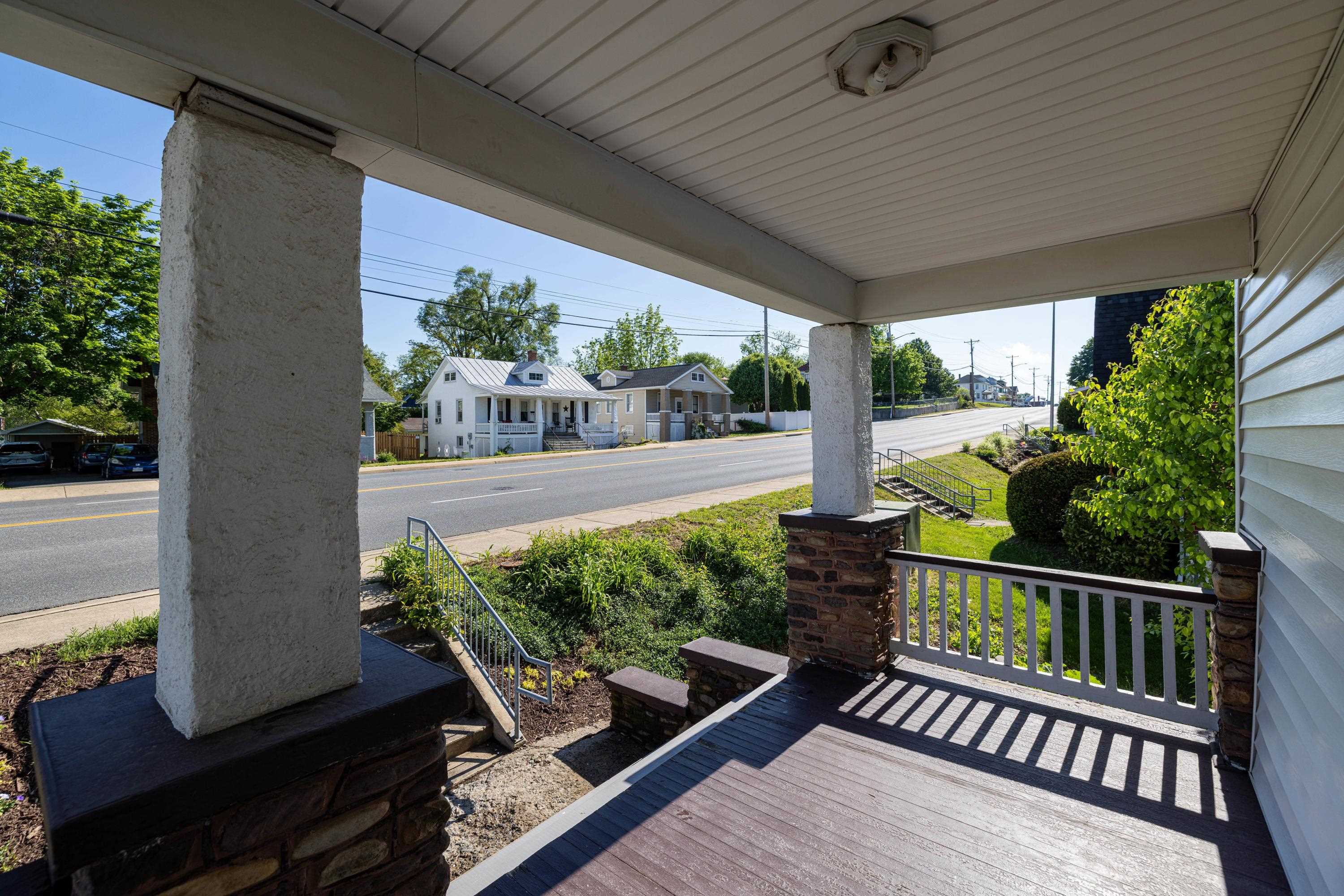 519 W MARKET ST, HARRISONBURG, Virginia 22801, 3 Bedrooms Bedrooms, ,1 BathroomBathrooms,Residential,519 W MARKET ST,676669 MLS # 676669