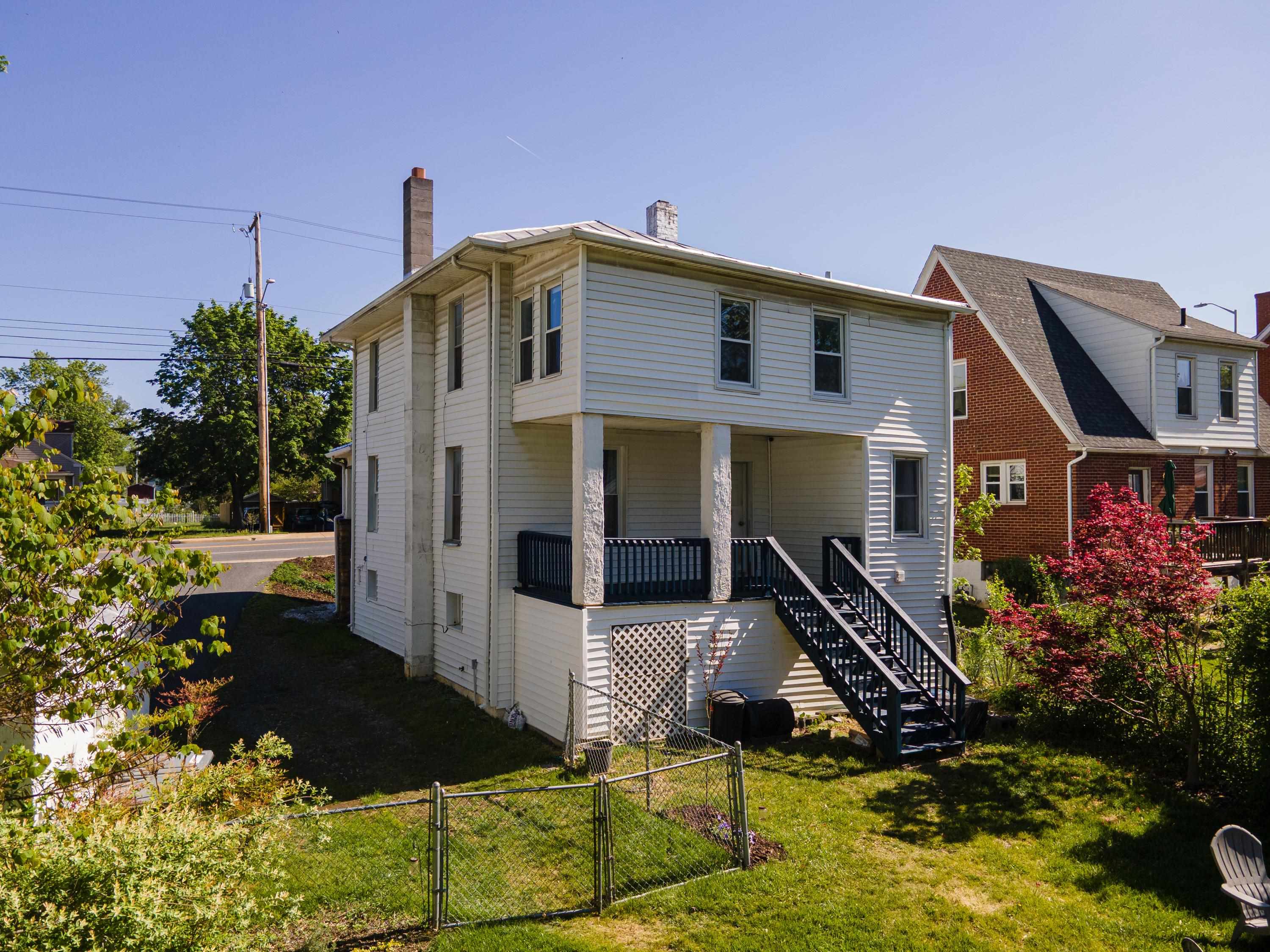 519 W MARKET ST, HARRISONBURG, Virginia 22801, 3 Bedrooms Bedrooms, ,1 BathroomBathrooms,Residential,519 W MARKET ST,676669 MLS # 676669