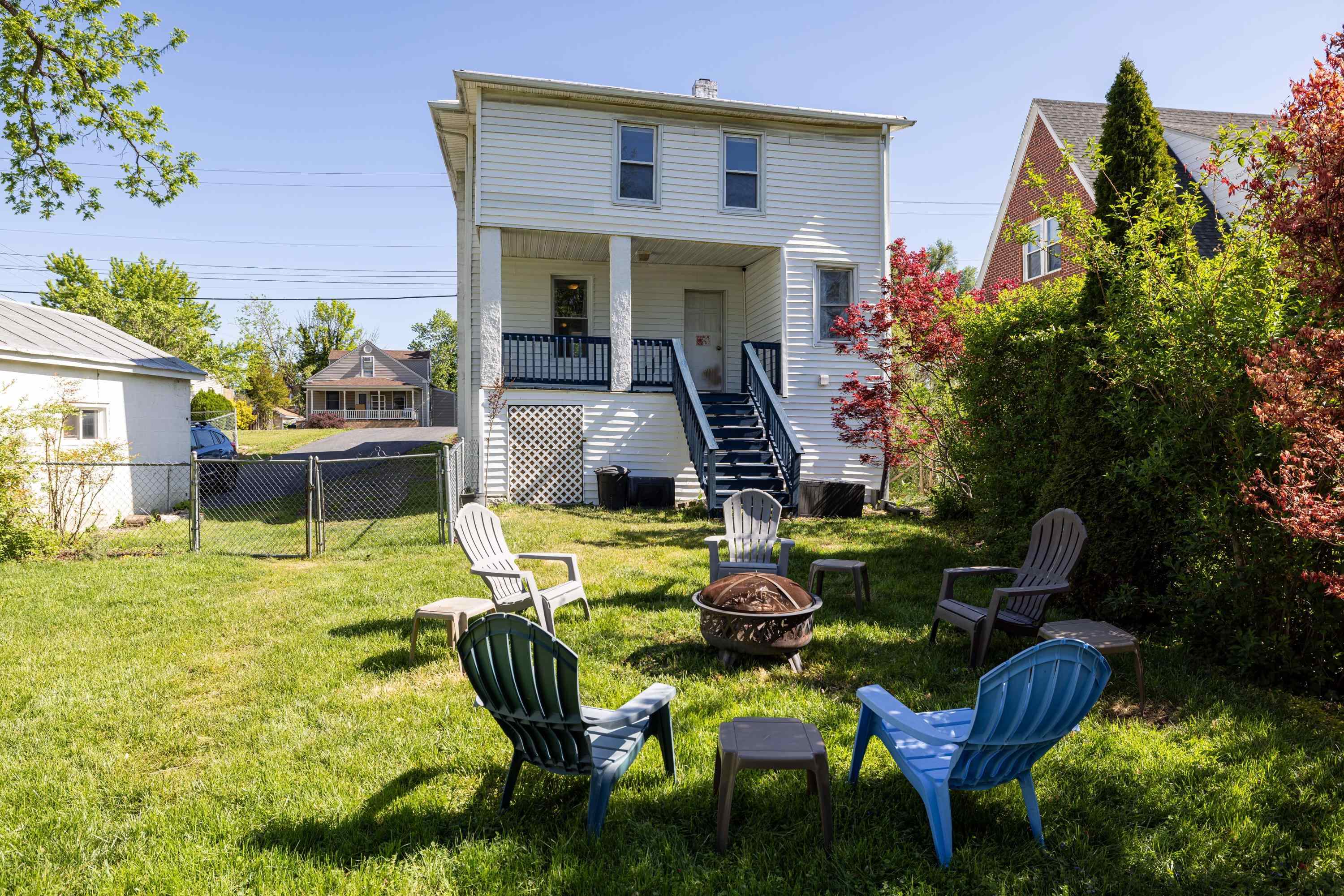 519 W MARKET ST, HARRISONBURG, Virginia 22801, 3 Bedrooms Bedrooms, ,1 BathroomBathrooms,Residential,519 W MARKET ST,676669 MLS # 676669