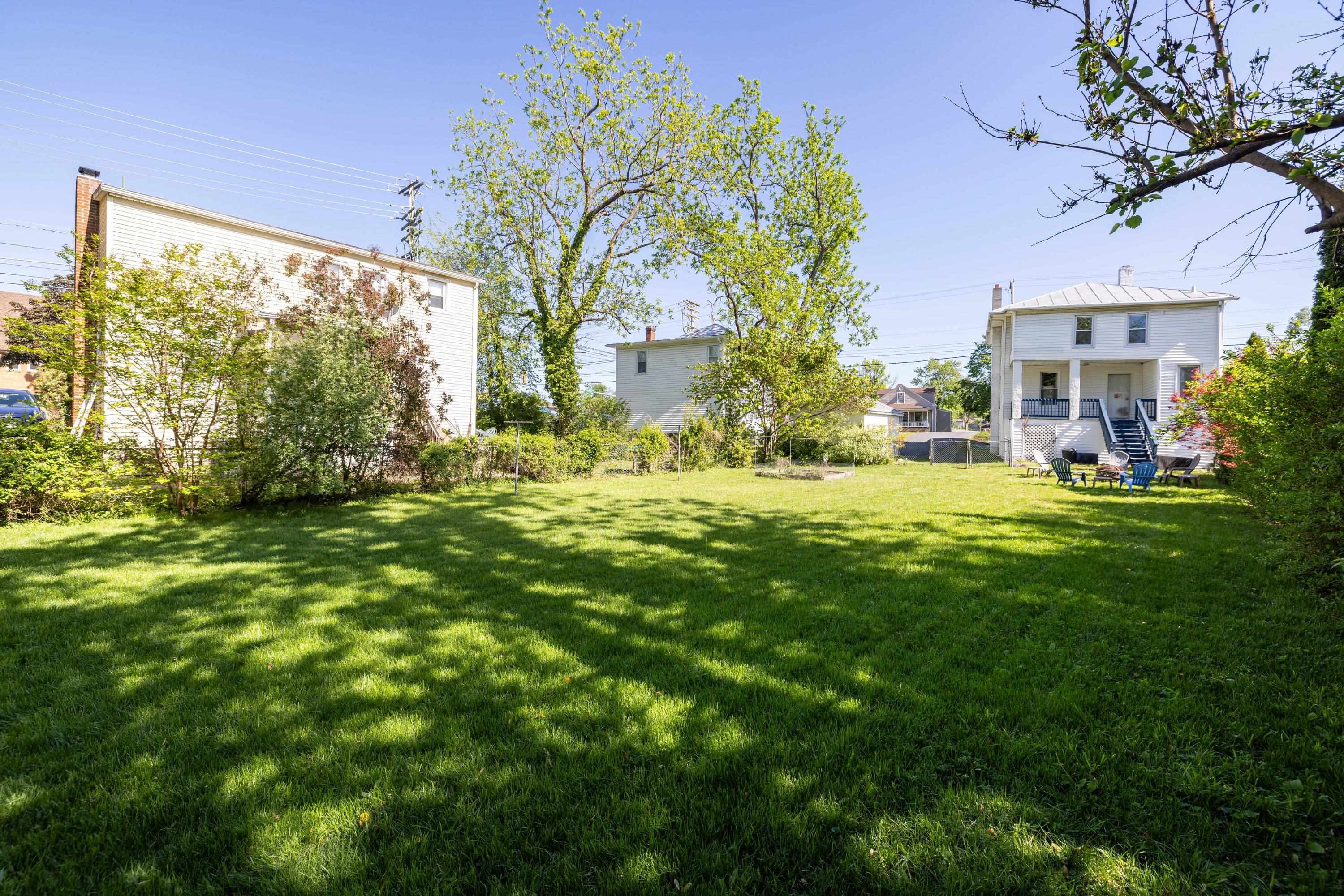 519 W MARKET ST, HARRISONBURG, Virginia 22801, 3 Bedrooms Bedrooms, ,1 BathroomBathrooms,Residential,519 W MARKET ST,676669 MLS # 676669