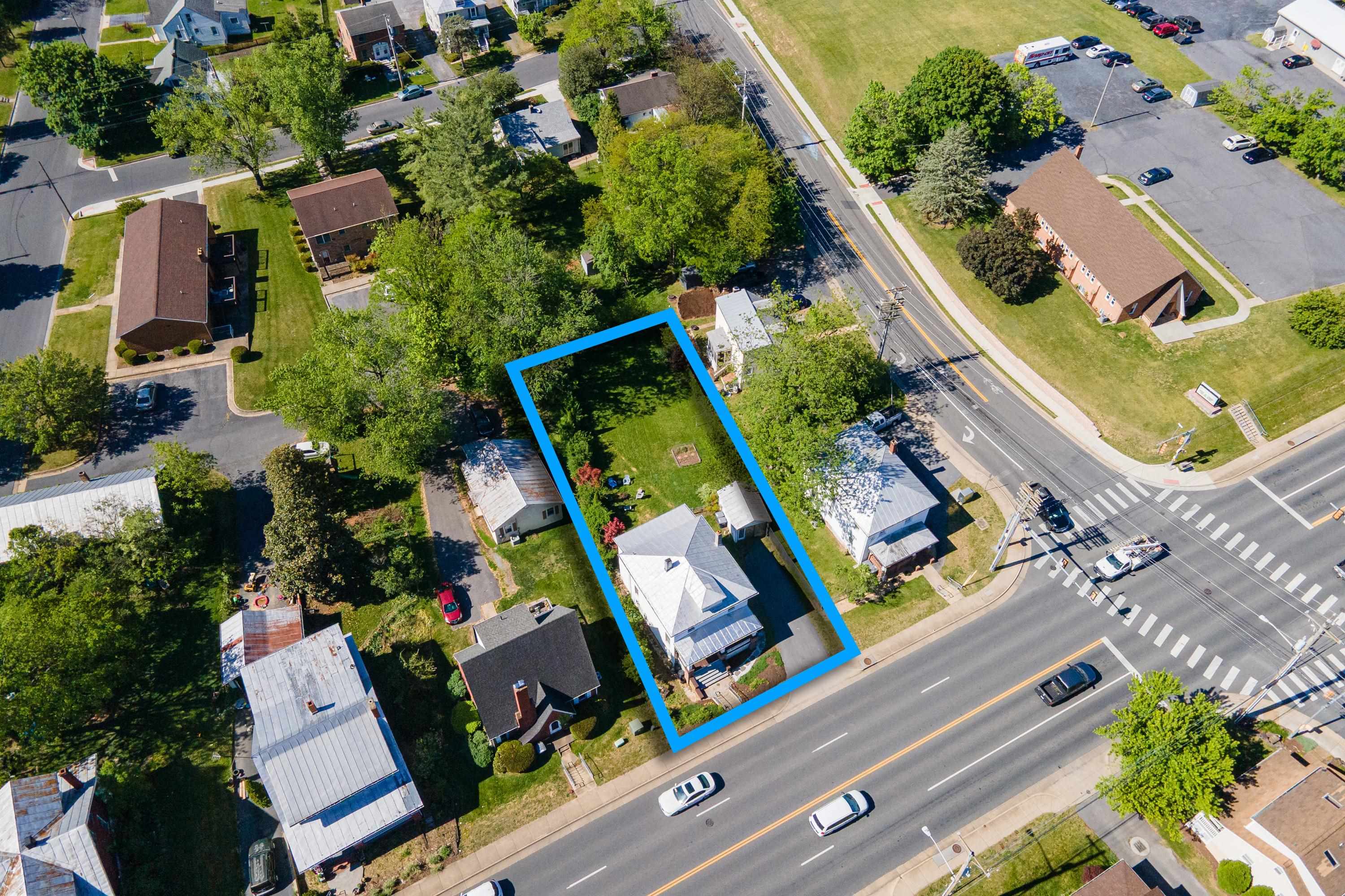 519 W MARKET ST, HARRISONBURG, Virginia 22801, 3 Bedrooms Bedrooms, ,1 BathroomBathrooms,Residential,519 W MARKET ST,676669 MLS # 676669