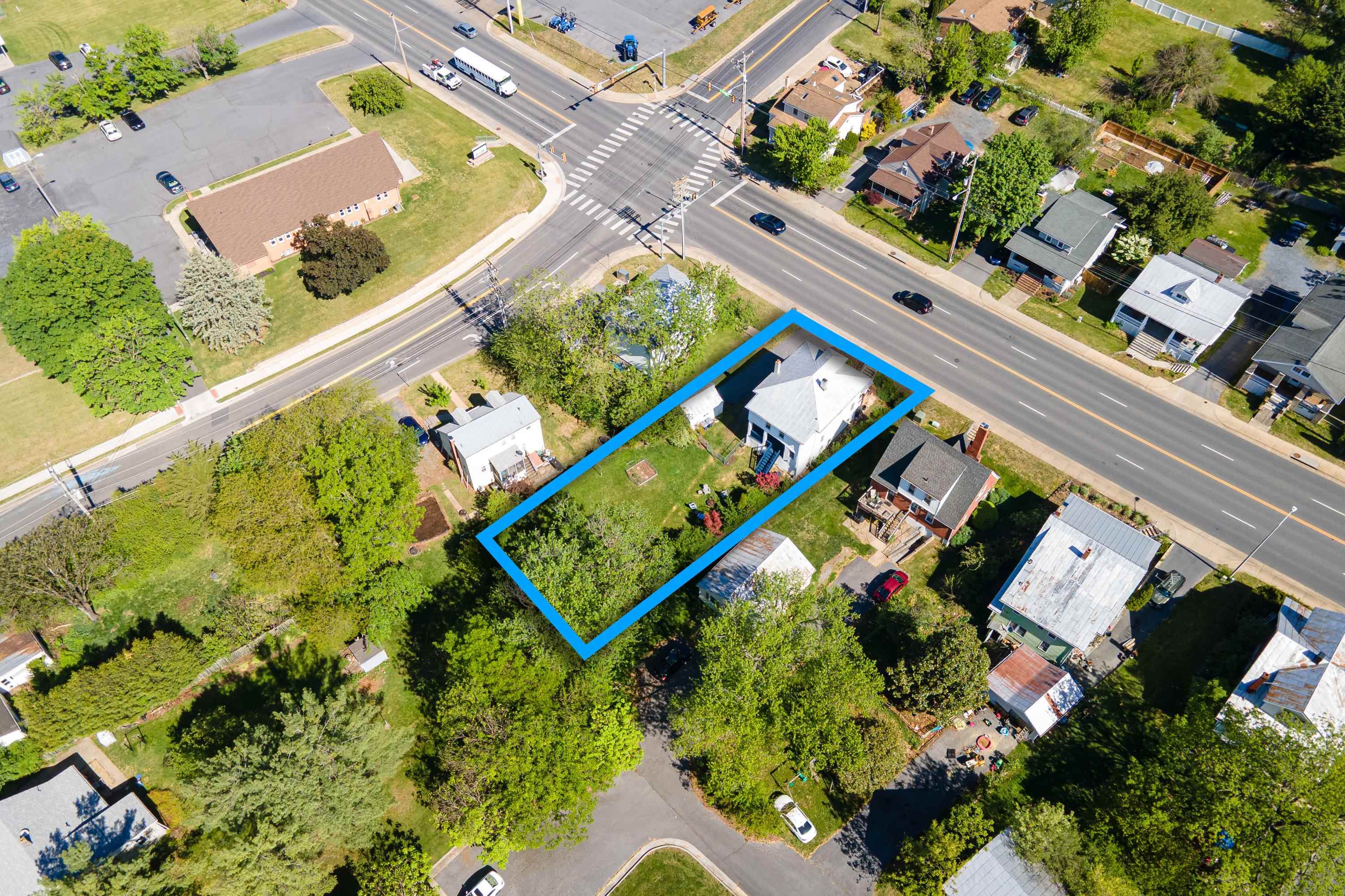 519 W MARKET ST, HARRISONBURG, Virginia 22801, 3 Bedrooms Bedrooms, ,1 BathroomBathrooms,Residential,519 W MARKET ST,676669 MLS # 676669