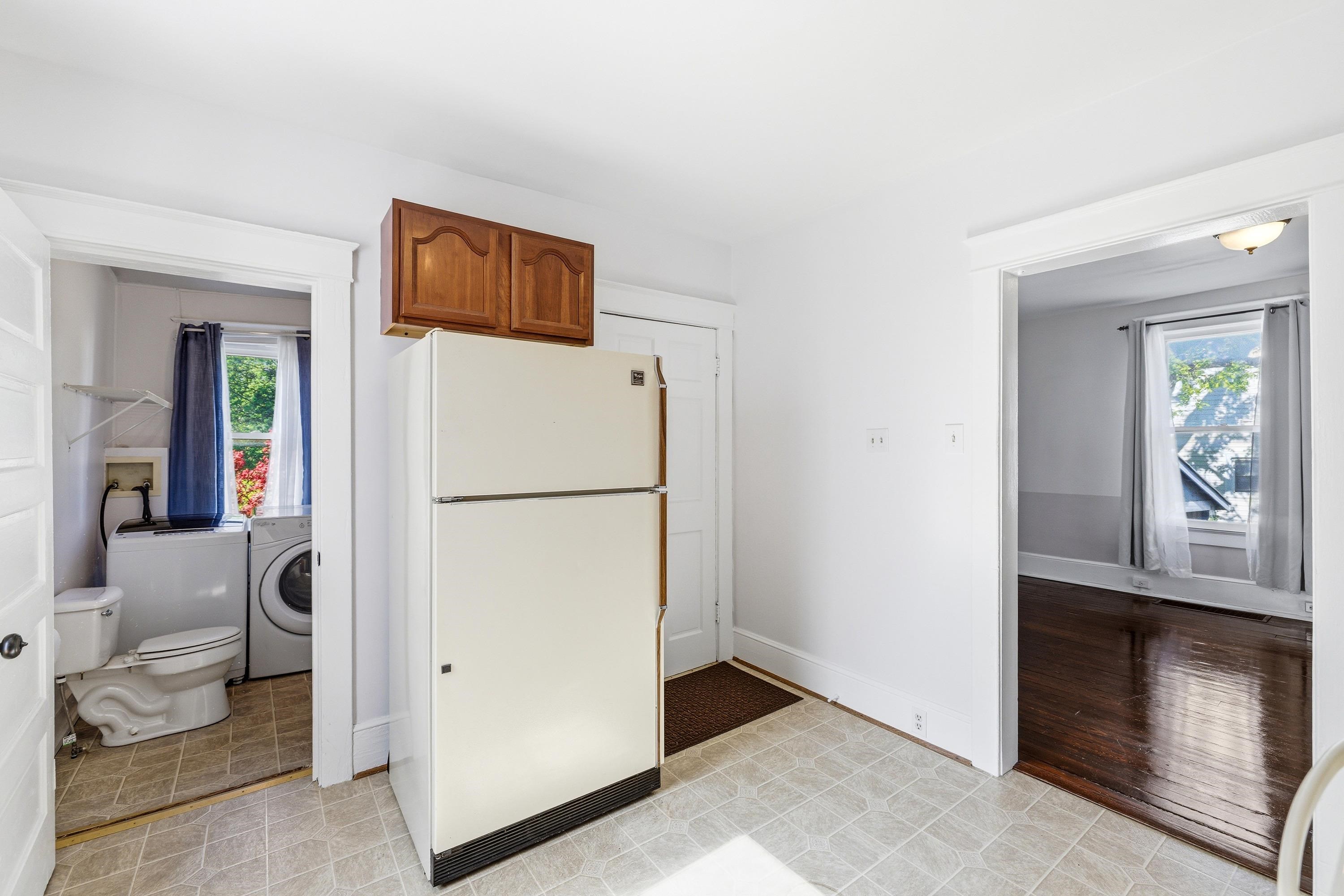 519 W MARKET ST, HARRISONBURG, Virginia 22801, 3 Bedrooms Bedrooms, ,1 BathroomBathrooms,Residential,519 W MARKET ST,676669 MLS # 676669