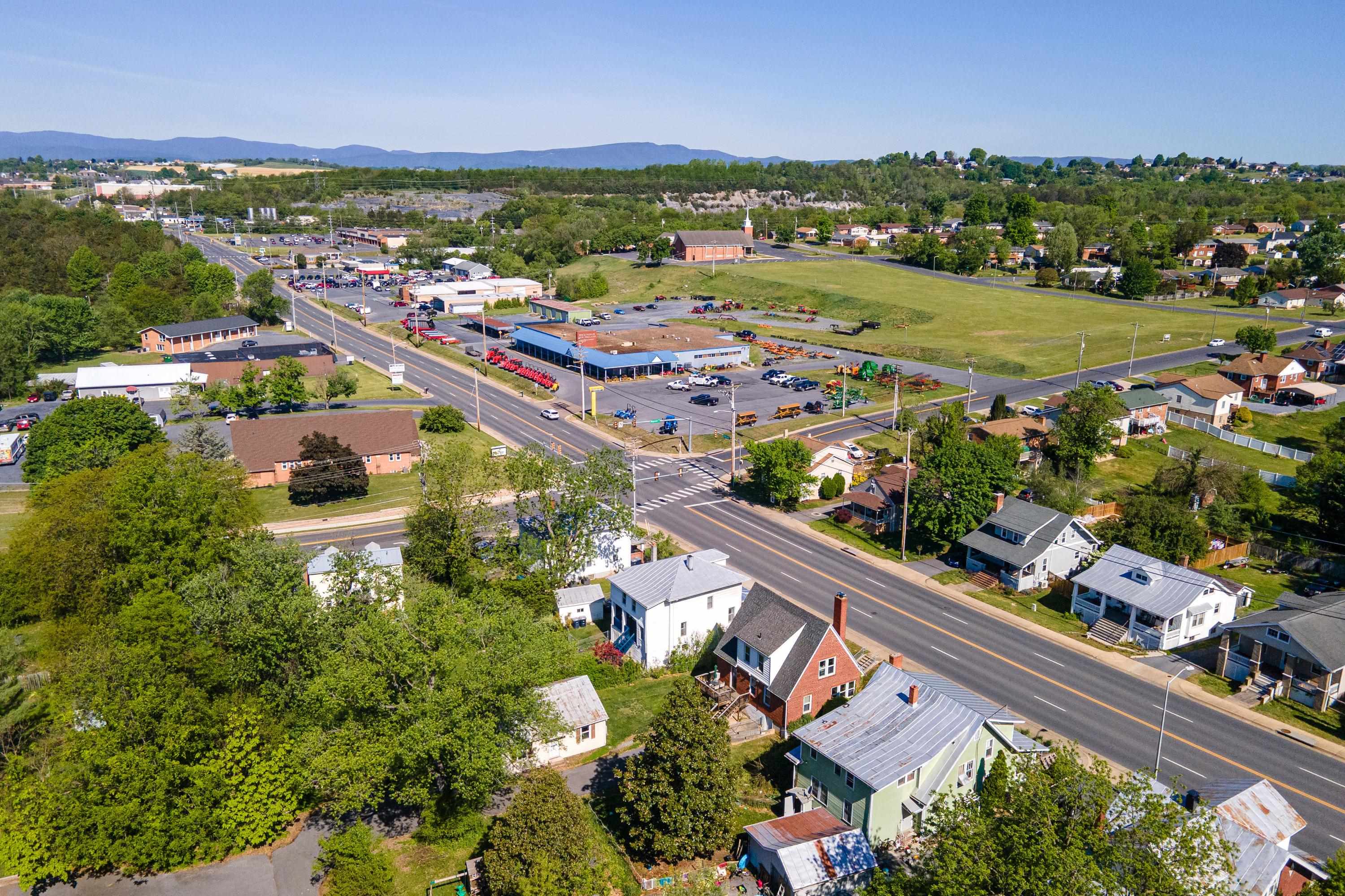 519 W MARKET ST, HARRISONBURG, Virginia 22801, 3 Bedrooms Bedrooms, ,1 BathroomBathrooms,Residential,519 W MARKET ST,676669 MLS # 676669
