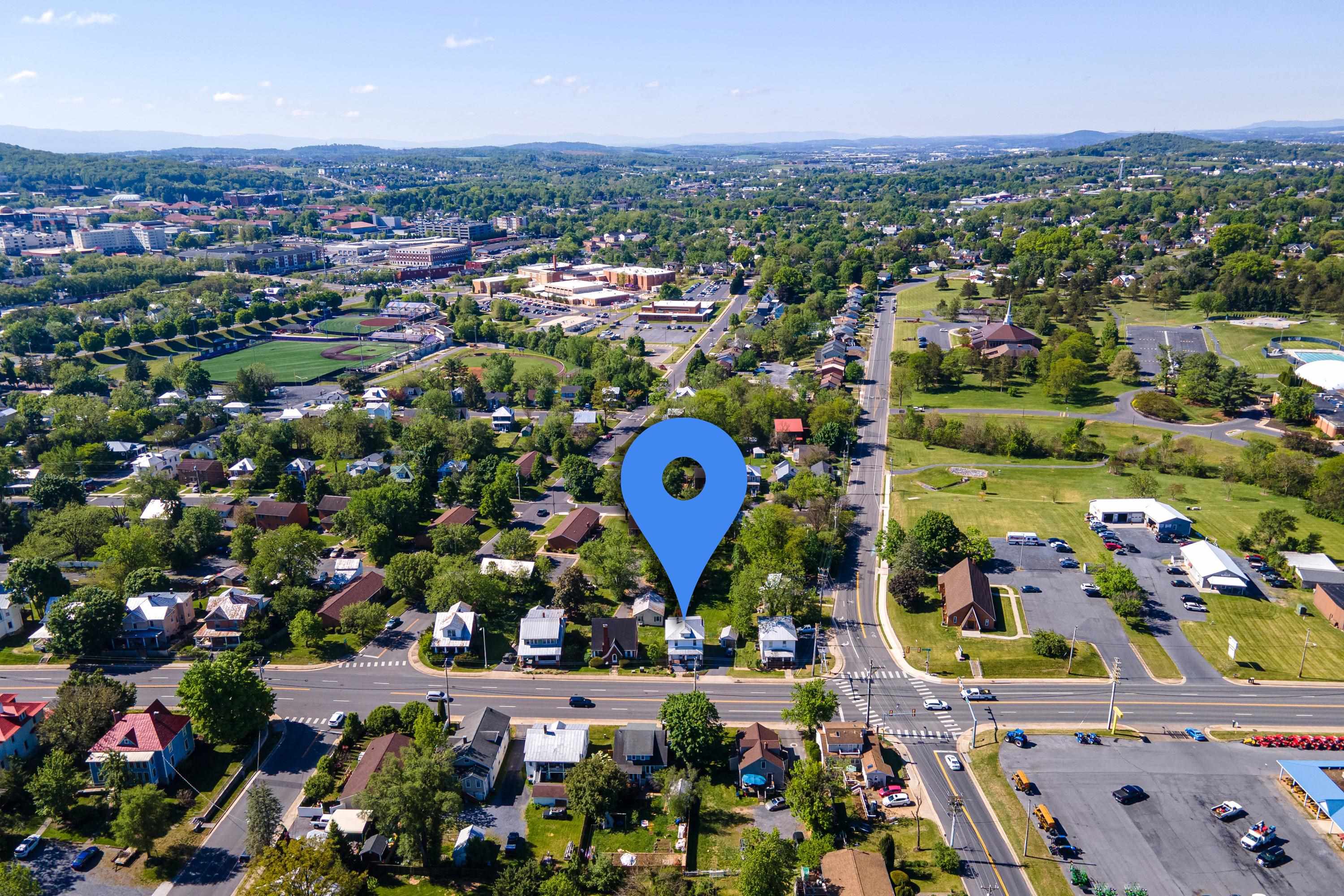 519 W MARKET ST, HARRISONBURG, Virginia 22801, 3 Bedrooms Bedrooms, ,1 BathroomBathrooms,Residential,519 W MARKET ST,676669 MLS # 676669