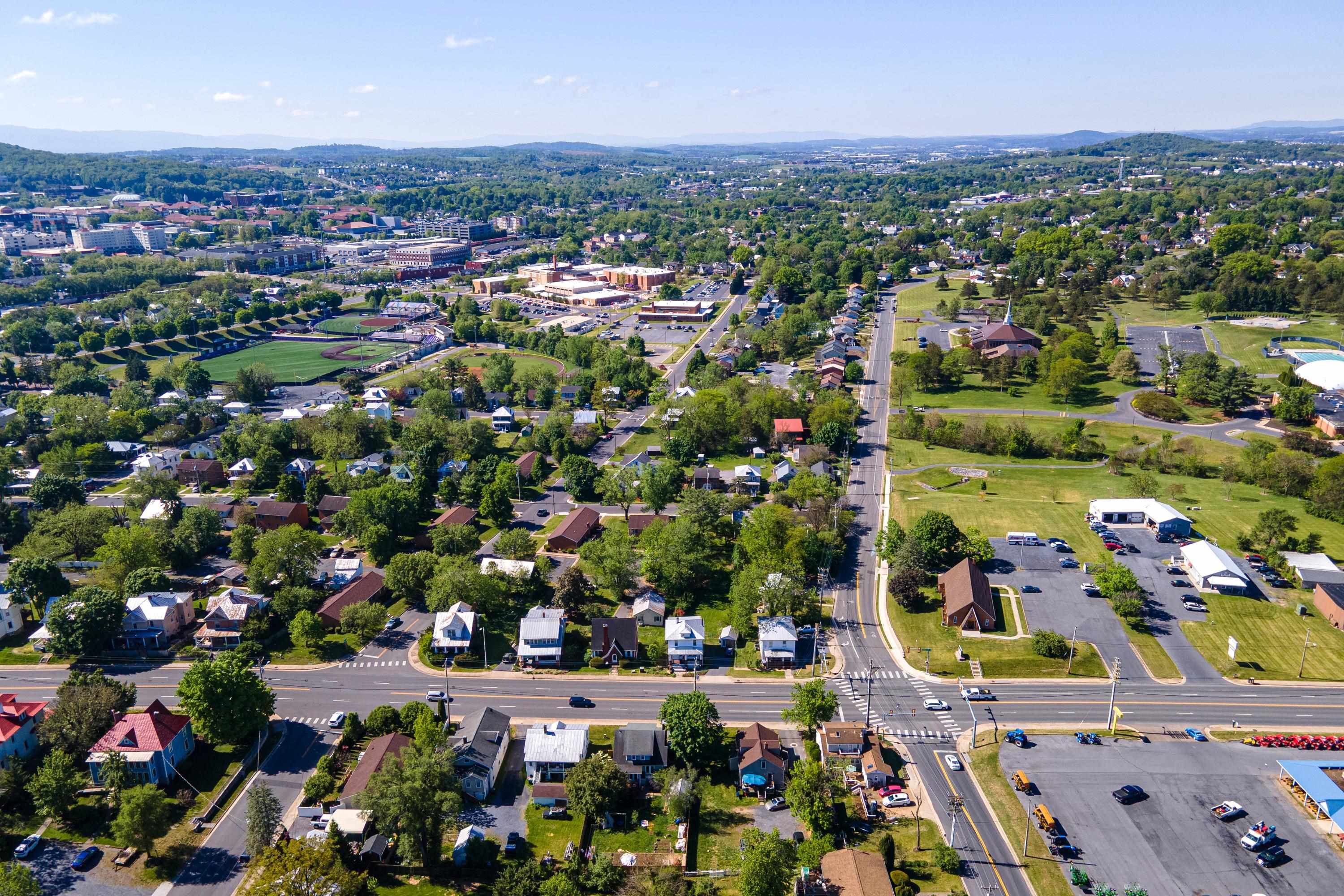 519 W MARKET ST, HARRISONBURG, Virginia 22801, 3 Bedrooms Bedrooms, ,1 BathroomBathrooms,Residential,519 W MARKET ST,676669 MLS # 676669