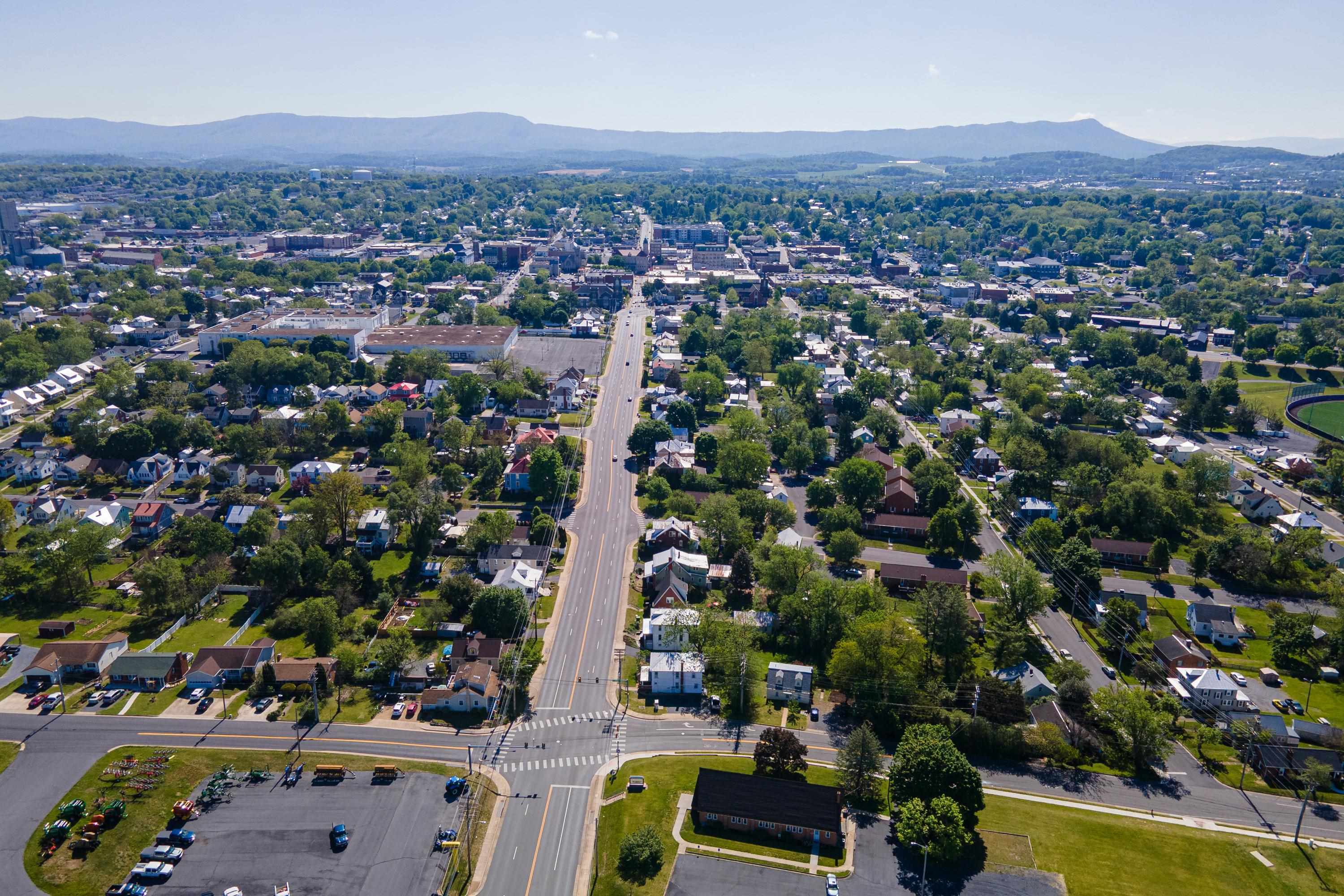 519 W MARKET ST, HARRISONBURG, Virginia 22801, 3 Bedrooms Bedrooms, ,1 BathroomBathrooms,Residential,519 W MARKET ST,676669 MLS # 676669