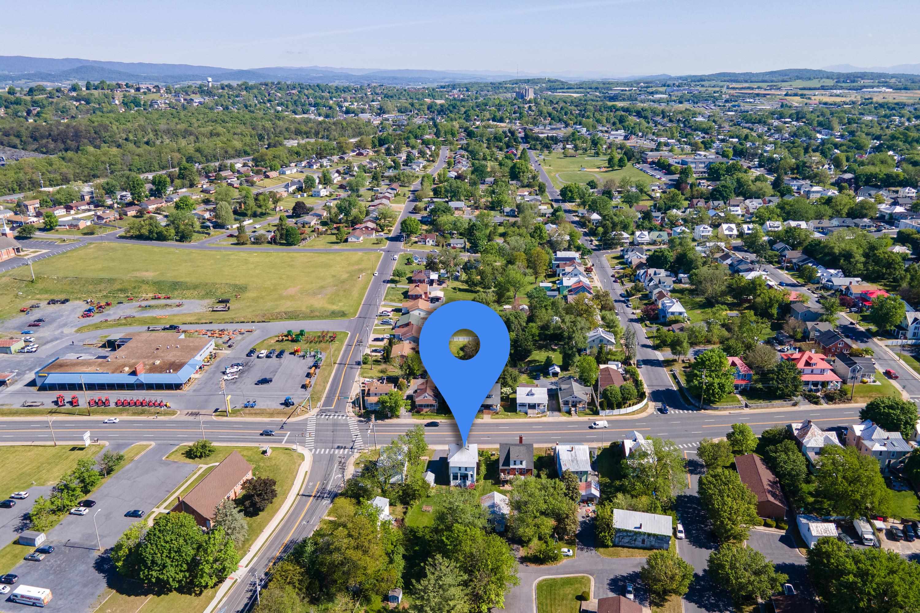 519 W MARKET ST, HARRISONBURG, Virginia 22801, 3 Bedrooms Bedrooms, ,1 BathroomBathrooms,Residential,519 W MARKET ST,676669 MLS # 676669
