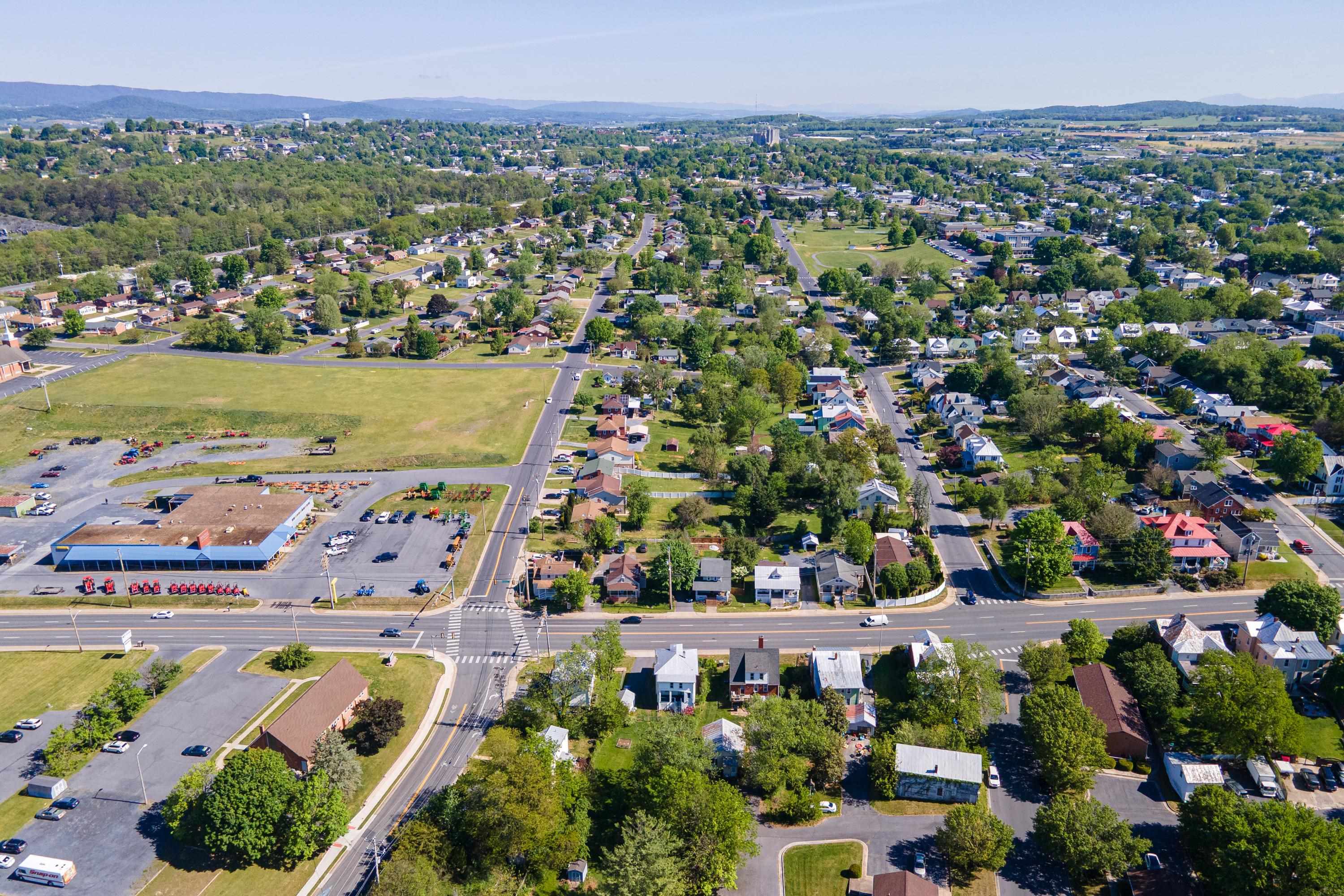 519 W MARKET ST, HARRISONBURG, Virginia 22801, 3 Bedrooms Bedrooms, ,1 BathroomBathrooms,Residential,519 W MARKET ST,676669 MLS # 676669