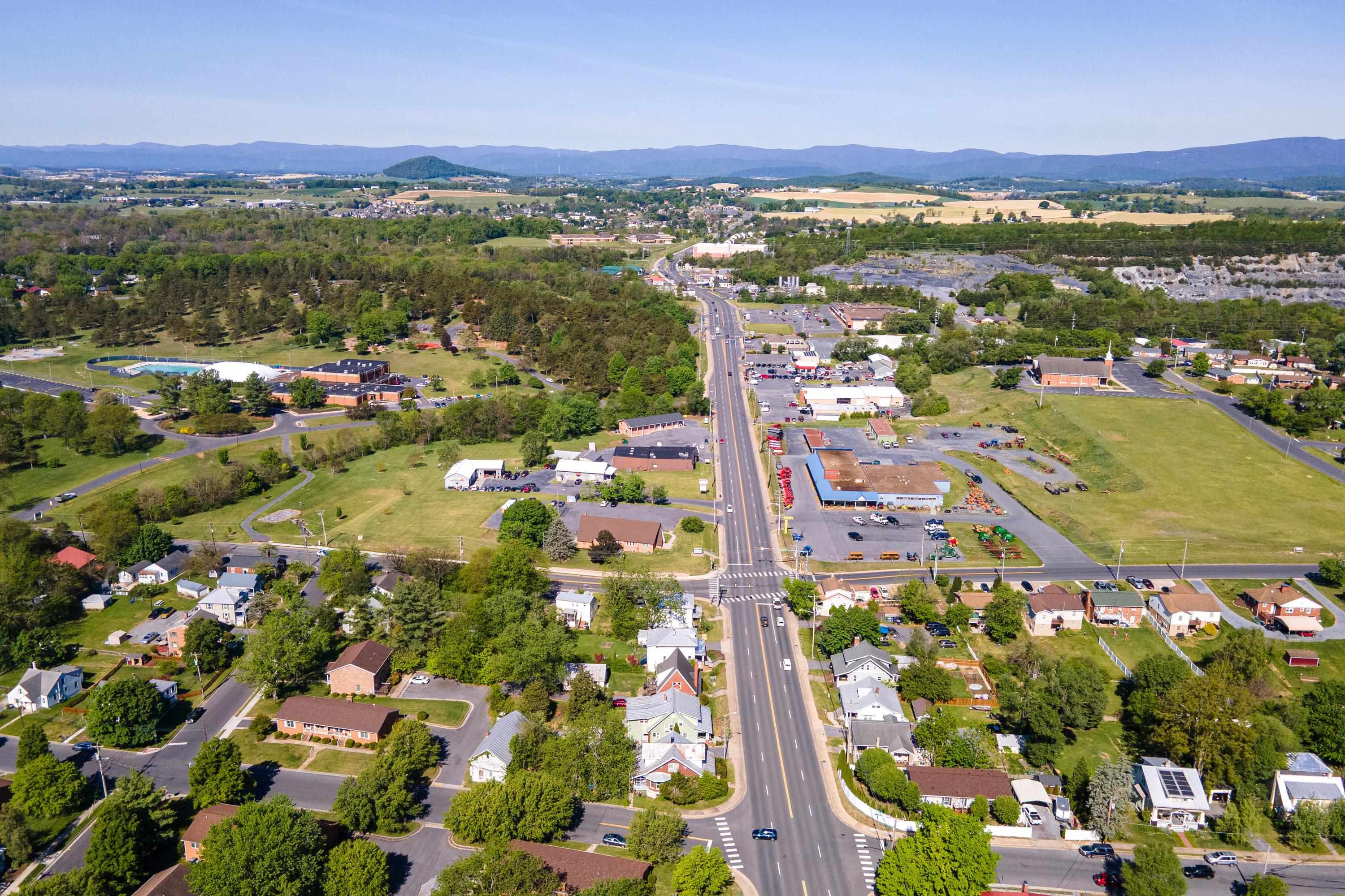 519 W MARKET ST, HARRISONBURG, Virginia 22801, 3 Bedrooms Bedrooms, ,1 BathroomBathrooms,Residential,519 W MARKET ST,676669 MLS # 676669
