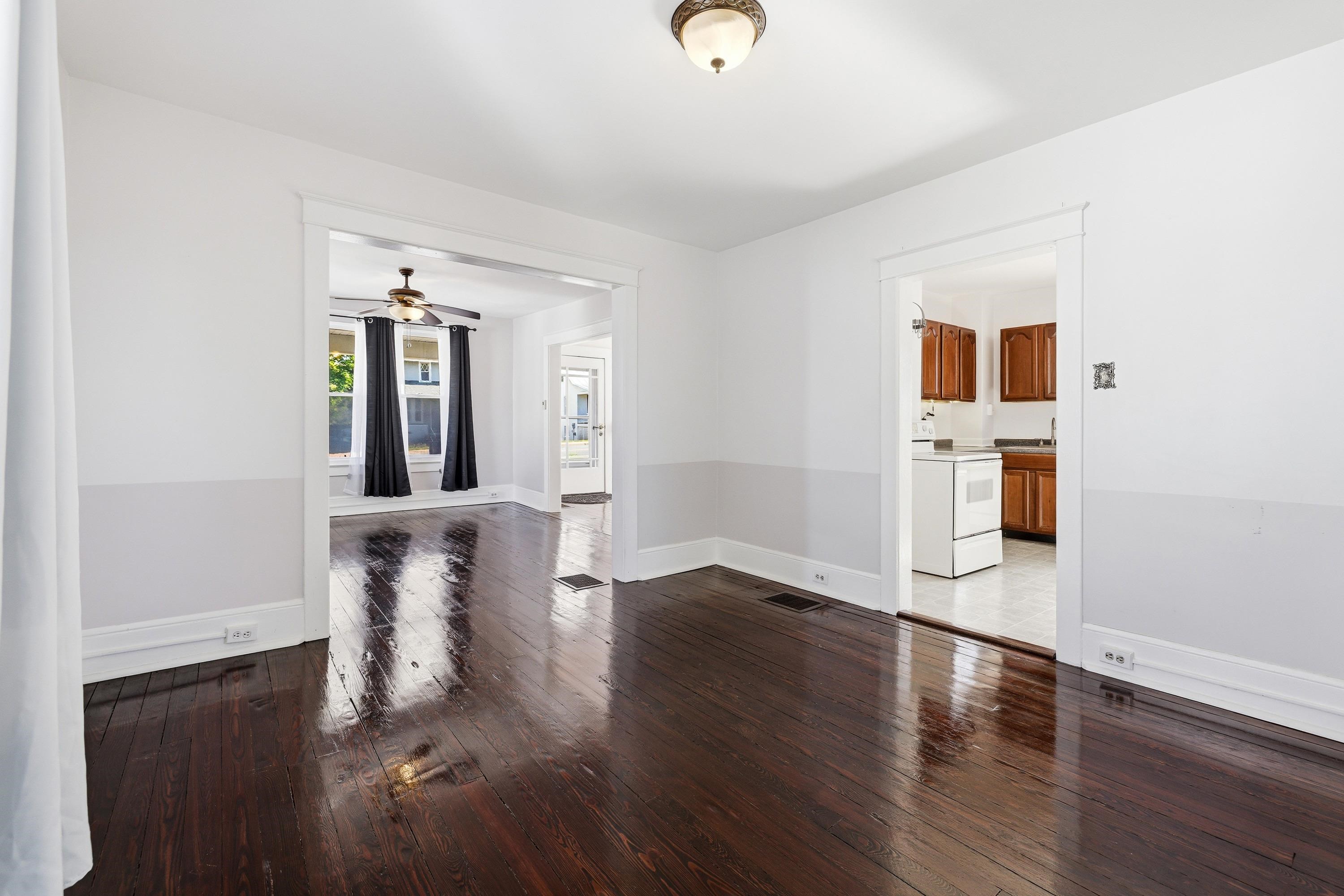 519 W MARKET ST, HARRISONBURG, Virginia 22801, 3 Bedrooms Bedrooms, ,1 BathroomBathrooms,Residential,519 W MARKET ST,676669 MLS # 676669