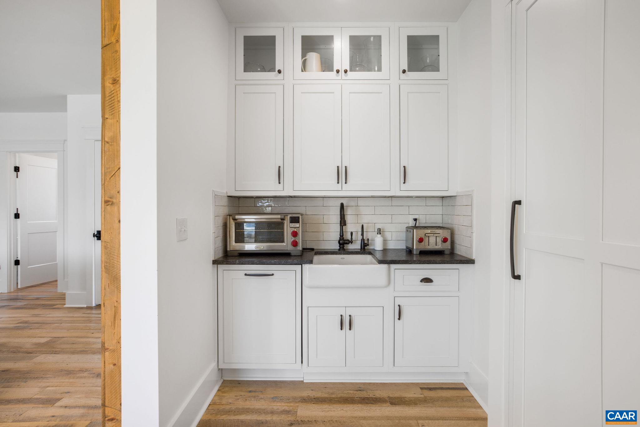320 BARN HOUSE LN, CHARLOTTESVILLE, Virginia 22901, 5 Bedrooms Bedrooms, ,5 BathroomsBathrooms,Residential,Barn House,320 BARN HOUSE LN,676675 MLS # 676675