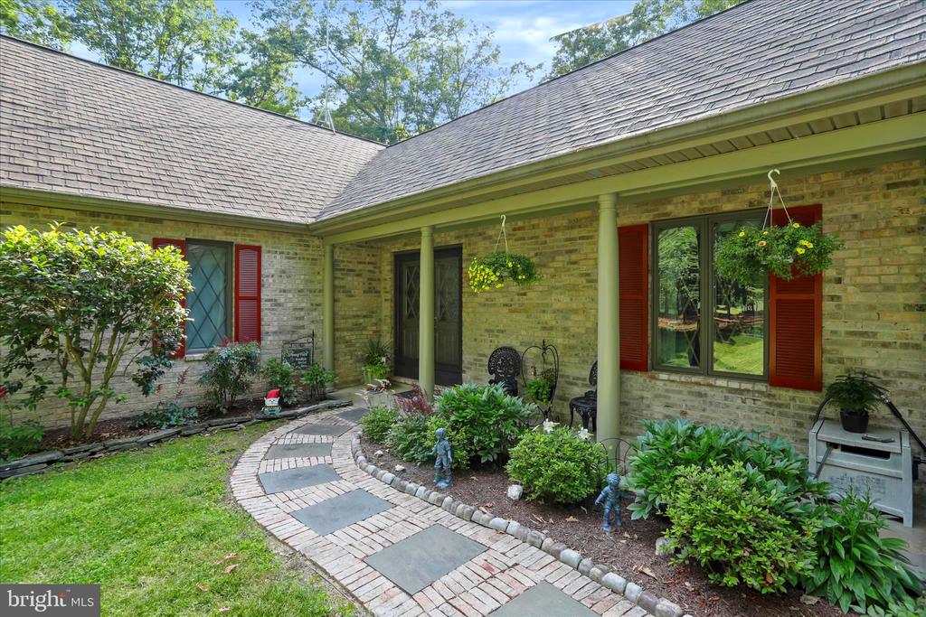 9387 COVENANT HILL LN, MARSHALL, Virginia 20115, 4 Bedrooms Bedrooms, ,3 BathroomsBathrooms,Residential,9387 COVENANT HILL LN,VAFQ2021878 MLS # VAFQ2021878