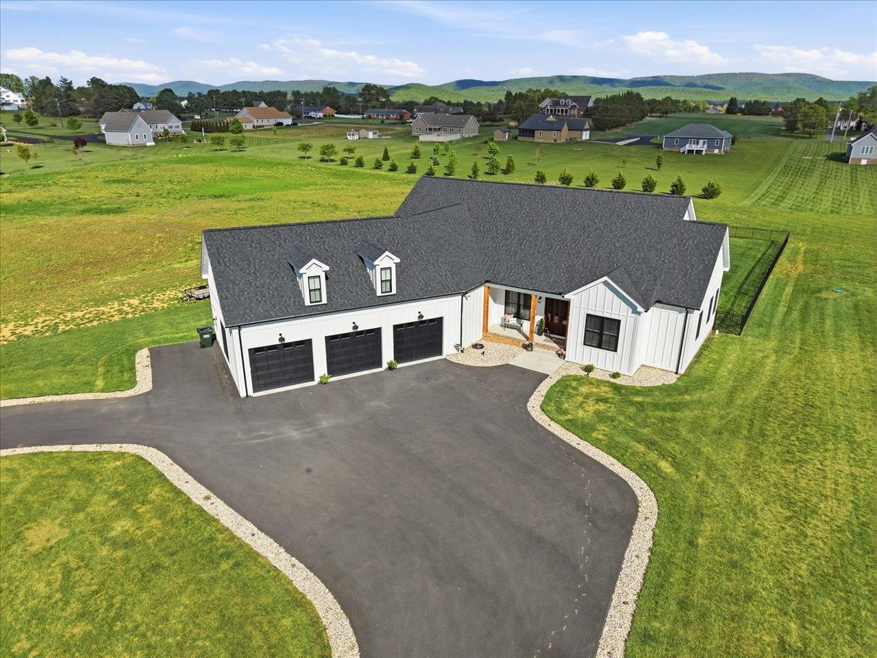 29 SUNDOWN DR, WAYNESBORO, Virginia 22980, 4 Bedrooms Bedrooms, ,3 BathroomsBathrooms,Residential,29 SUNDOWN DR,676686 MLS # 676686