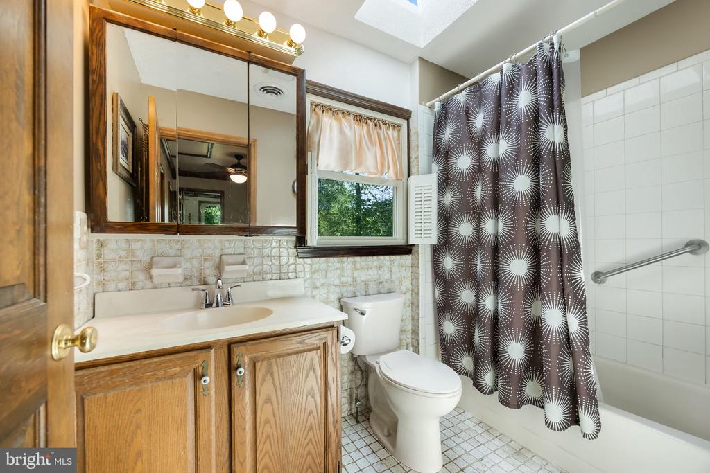 2065 SPOTSWOOD DR, LOCUST GROVE, Virginia 22508, 3 Bedrooms Bedrooms, ,2 BathroomsBathrooms,Residential,2065 SPOTSWOOD DR,VAOR2013808 MLS # VAOR2013808