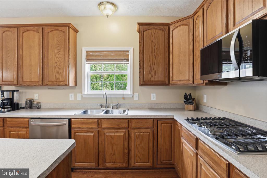 265 FOX CHASE ST, WARRENTON, Virginia 20186, 4 Bedrooms Bedrooms, ,2 BathroomsBathrooms,Residential,265 FOX CHASE ST,VAFQ2021852 MLS # VAFQ2021852