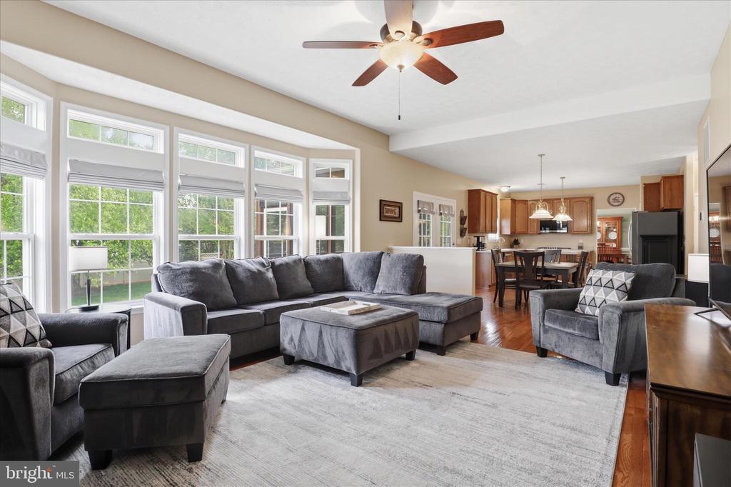 265 FOX CHASE ST, WARRENTON, Virginia 20186, 4 Bedrooms Bedrooms, ,2 BathroomsBathrooms,Residential,265 FOX CHASE ST,VAFQ2021852 MLS # VAFQ2021852