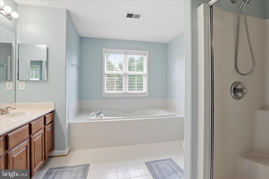 265 FOX CHASE ST, WARRENTON, Virginia 20186, 4 Bedrooms Bedrooms, ,2 BathroomsBathrooms,Residential,265 FOX CHASE ST,VAFQ2021852 MLS # VAFQ2021852