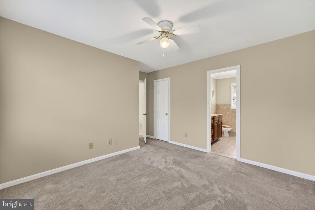 12151 DEERFIELD LN, AMISSVILLE, Virginia 20106, 3 Bedrooms Bedrooms, ,2 BathroomsBathrooms,Residential,12151 DEERFIELD LN,VAFQ2021882 MLS # VAFQ2021882