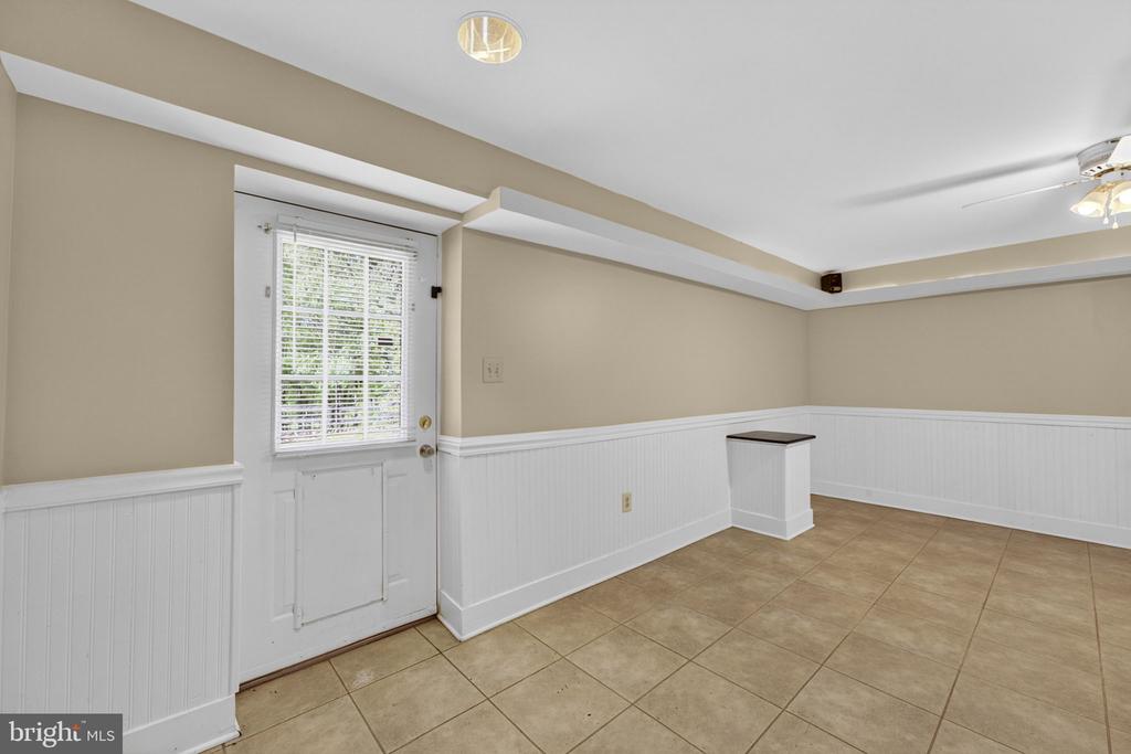 12151 DEERFIELD LN, AMISSVILLE, Virginia 20106, 3 Bedrooms Bedrooms, ,2 BathroomsBathrooms,Residential,12151 DEERFIELD LN,VAFQ2021882 MLS # VAFQ2021882