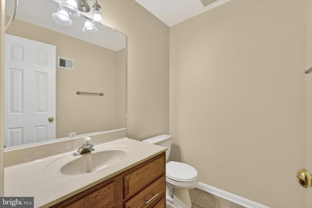 12151 DEERFIELD LN, AMISSVILLE, Virginia 20106, 3 Bedrooms Bedrooms, ,2 BathroomsBathrooms,Residential,12151 DEERFIELD LN,VAFQ2021882 MLS # VAFQ2021882