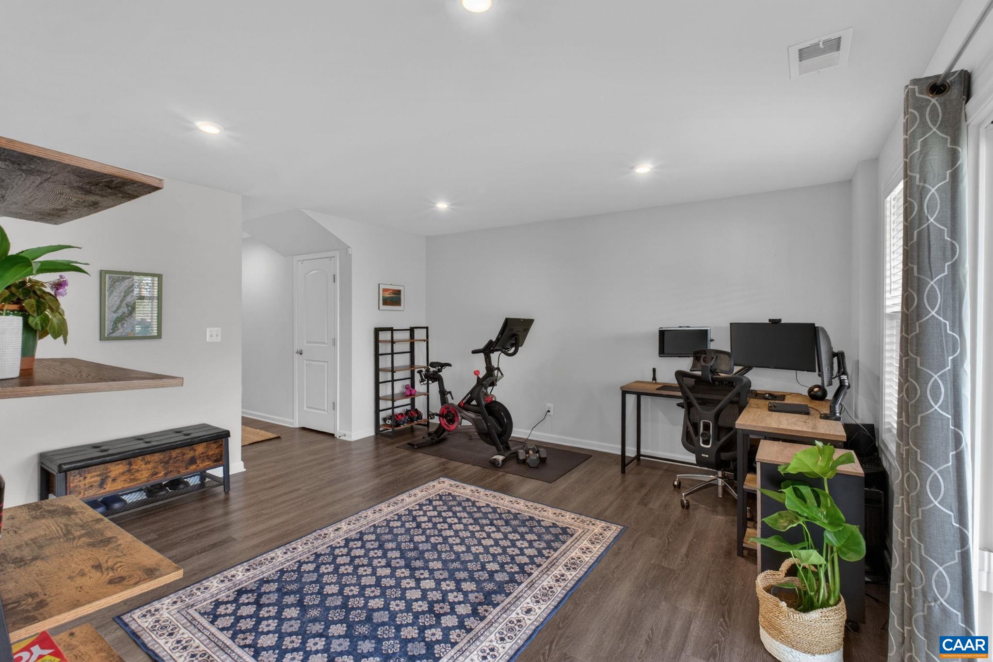 Excellent flex space with adjoining full bath