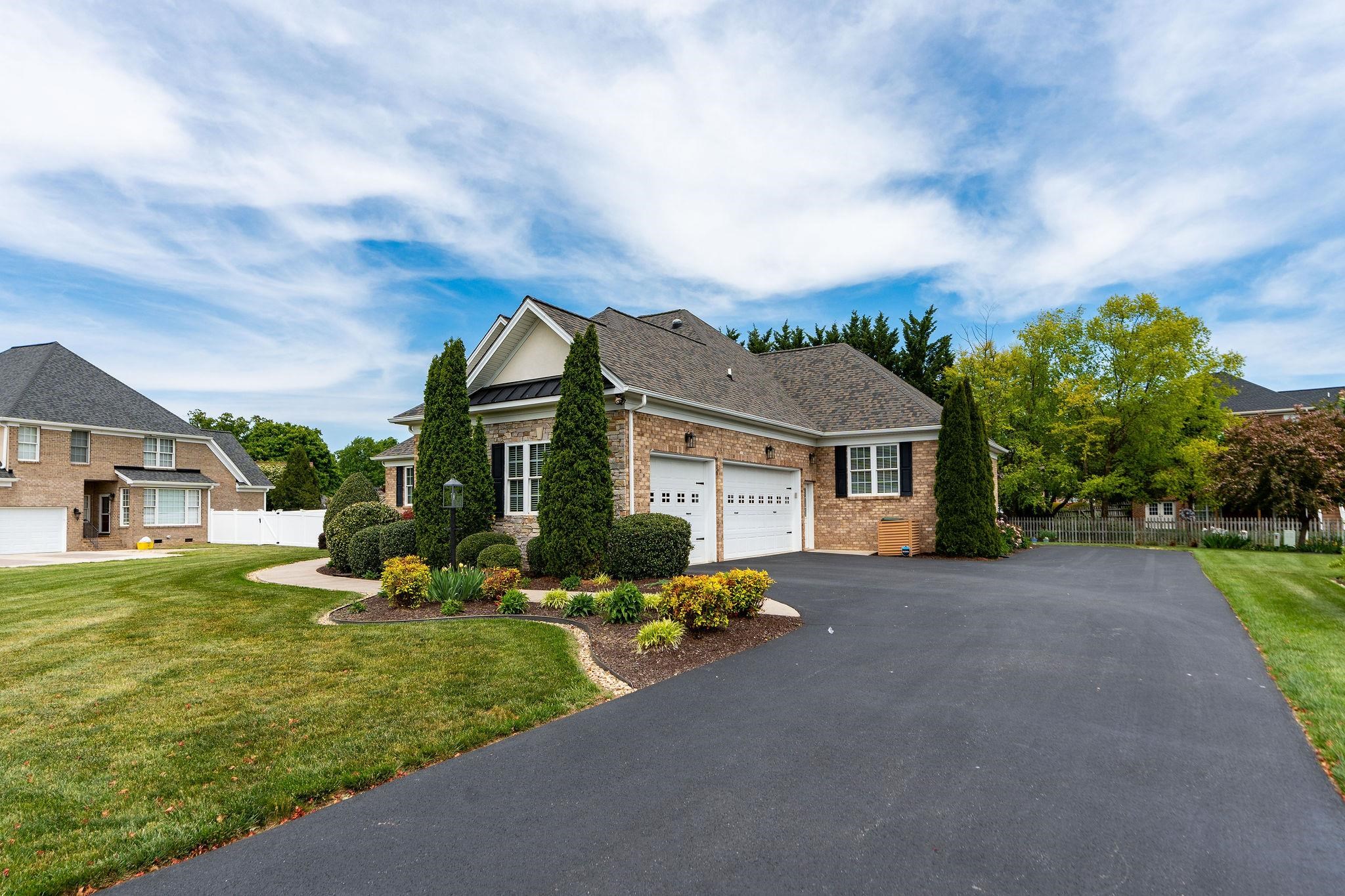 2408 VILLAGE DR, WAYNESBORO, Virginia 22980, 3 Bedrooms Bedrooms, ,4 BathroomsBathrooms,Residential,2408 VILLAGE DR,676717 MLS # 676717