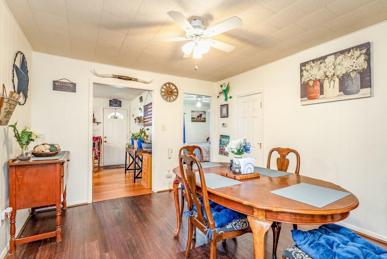 207 8TH ST, GROTTOES, Virginia 24441, 2 Bedrooms Bedrooms, ,1 BathroomBathrooms,Residential,207 8th,207 8TH ST,676719 MLS # 676719