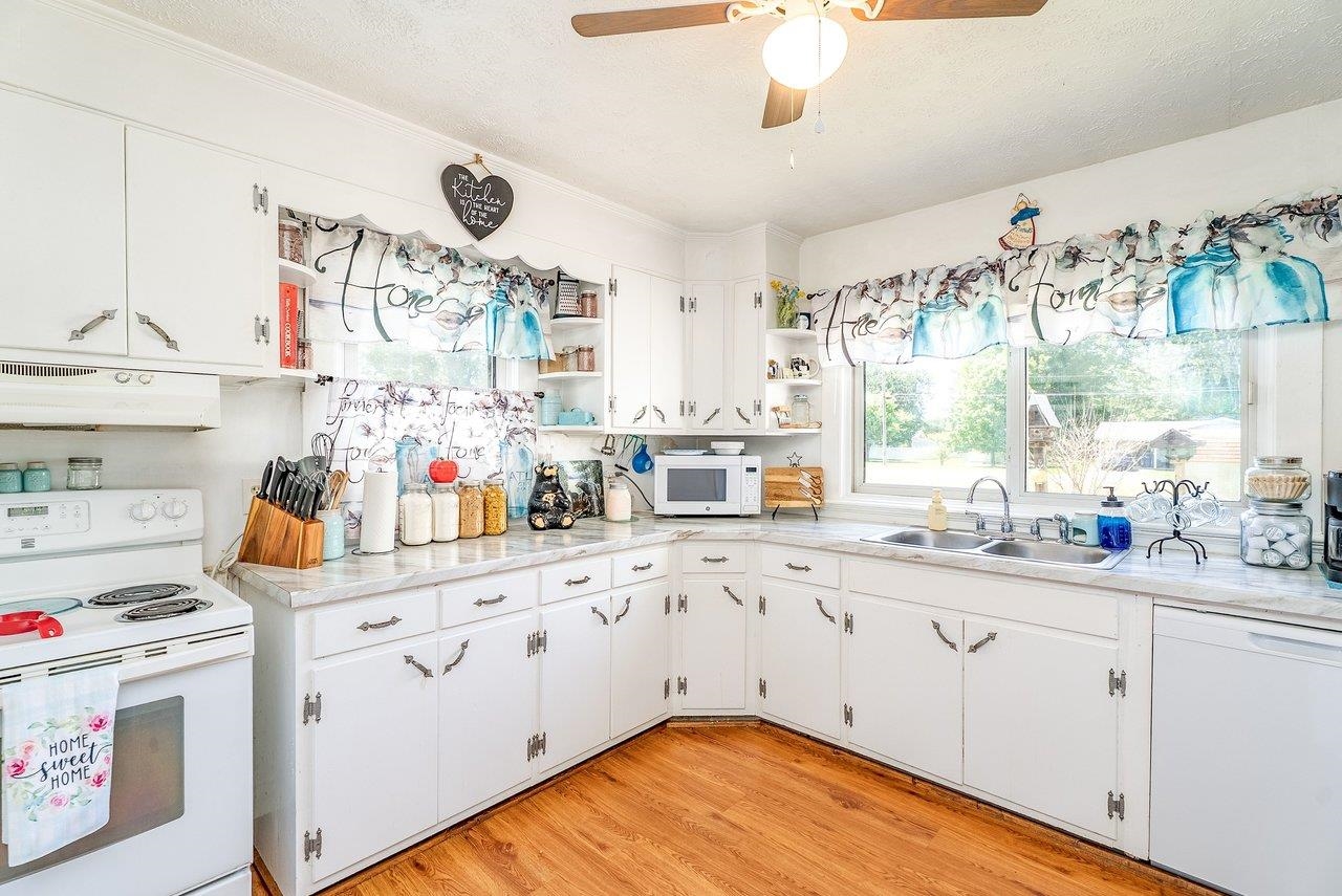 207 8TH ST, GROTTOES, Virginia 24441, 2 Bedrooms Bedrooms, ,1 BathroomBathrooms,Residential,207 8th,207 8TH ST,676719 MLS # 676719