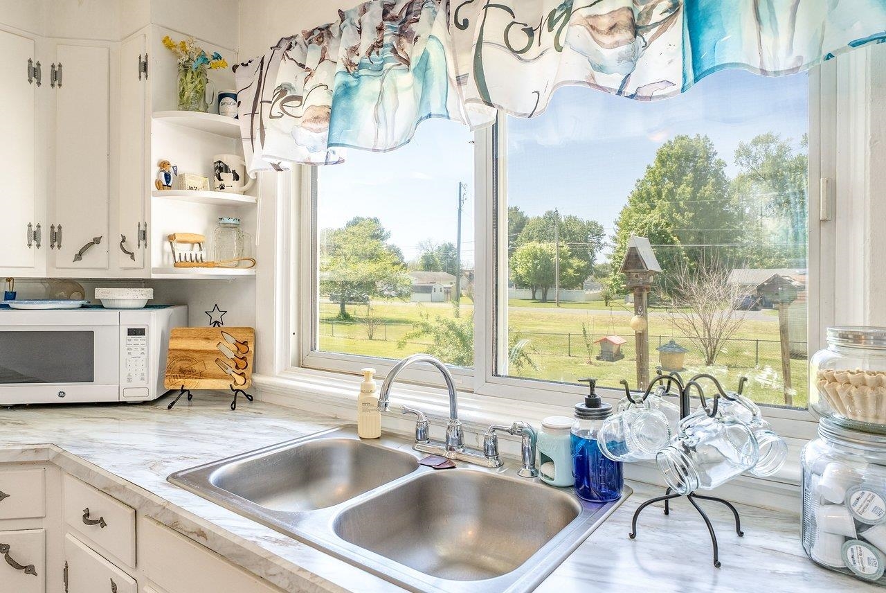 207 8TH ST, GROTTOES, Virginia 24441, 2 Bedrooms Bedrooms, ,1 BathroomBathrooms,Residential,207 8th,207 8TH ST,676719 MLS # 676719