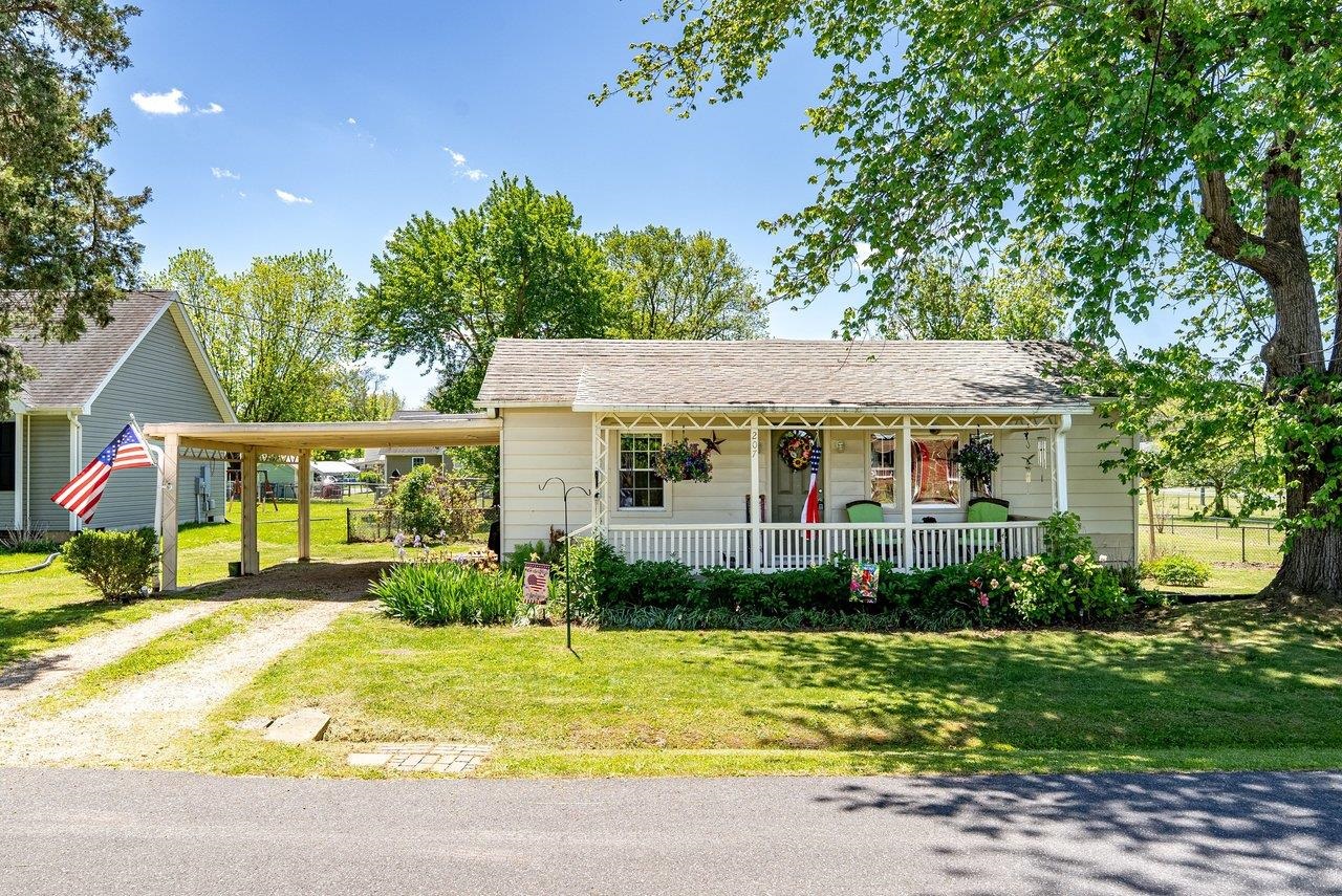 207 8TH ST, GROTTOES, Virginia 24441, 2 Bedrooms Bedrooms, ,1 BathroomBathrooms,Residential,207 8th,207 8TH ST,676719 MLS # 676719