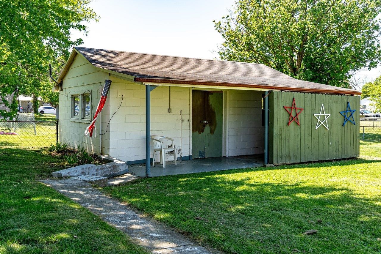 207 8TH ST, GROTTOES, Virginia 24441, 2 Bedrooms Bedrooms, ,1 BathroomBathrooms,Residential,207 8th,207 8TH ST,676719 MLS # 676719