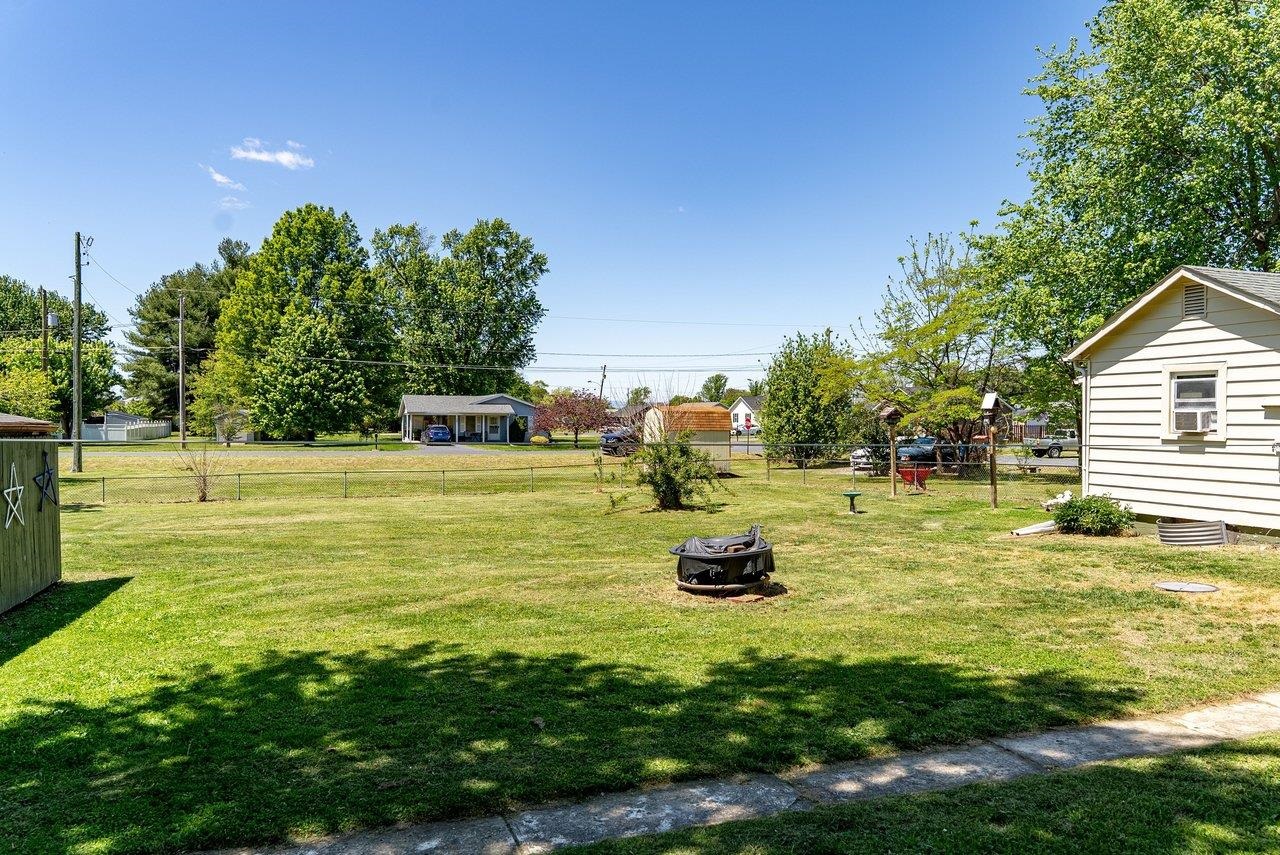 207 8TH ST, GROTTOES, Virginia 24441, 2 Bedrooms Bedrooms, ,1 BathroomBathrooms,Residential,207 8th,207 8TH ST,676719 MLS # 676719
