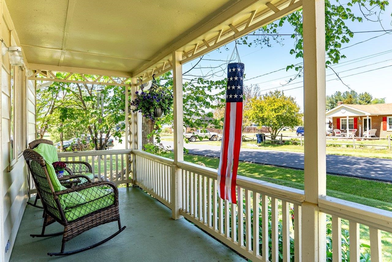 207 8TH ST, GROTTOES, Virginia 24441, 2 Bedrooms Bedrooms, ,1 BathroomBathrooms,Residential,207 8th,207 8TH ST,676719 MLS # 676719
