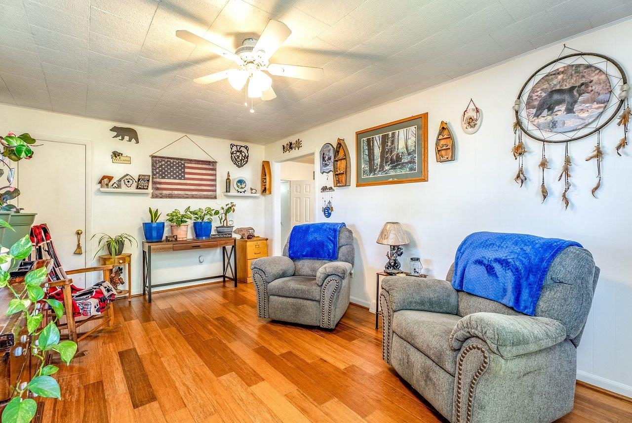 207 8TH ST, GROTTOES, Virginia 24441, 2 Bedrooms Bedrooms, ,1 BathroomBathrooms,Residential,207 8th,207 8TH ST,676719 MLS # 676719