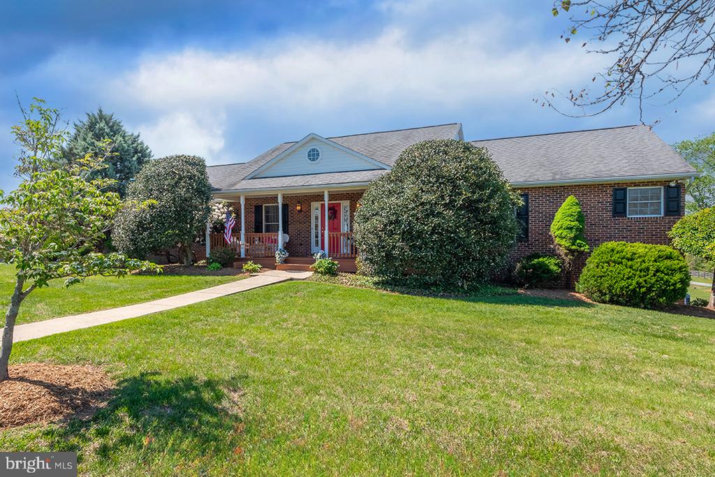 5265 BEAR HOLLOW LN, AMISSVILLE, Virginia 20106, 4 Bedrooms Bedrooms, ,2 BathroomsBathrooms,Residential,5265 BEAR HOLLOW LN,VACU2013270 MLS # VACU2013270