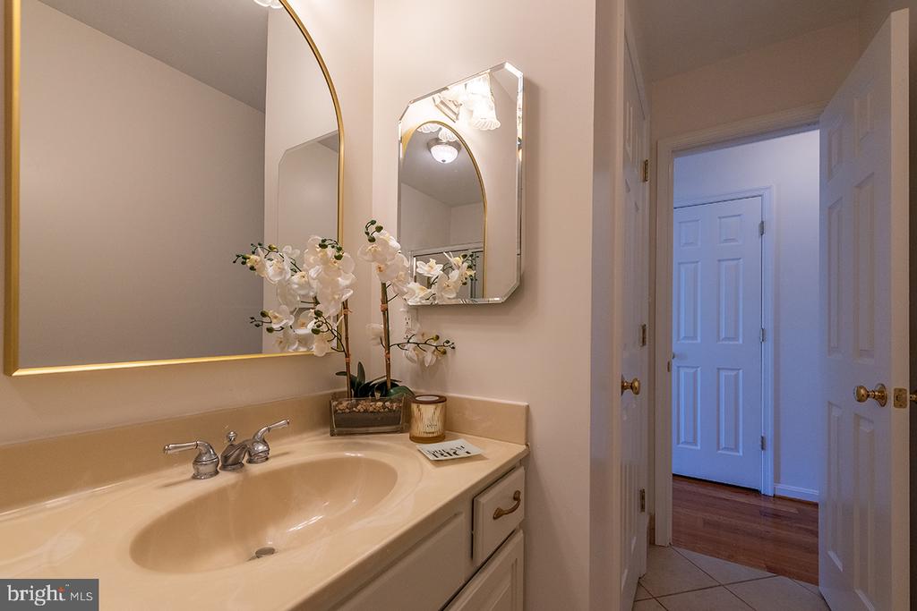5265 BEAR HOLLOW LN, AMISSVILLE, Virginia 20106, 4 Bedrooms Bedrooms, ,2 BathroomsBathrooms,Residential,5265 BEAR HOLLOW LN,VACU2013270 MLS # VACU2013270